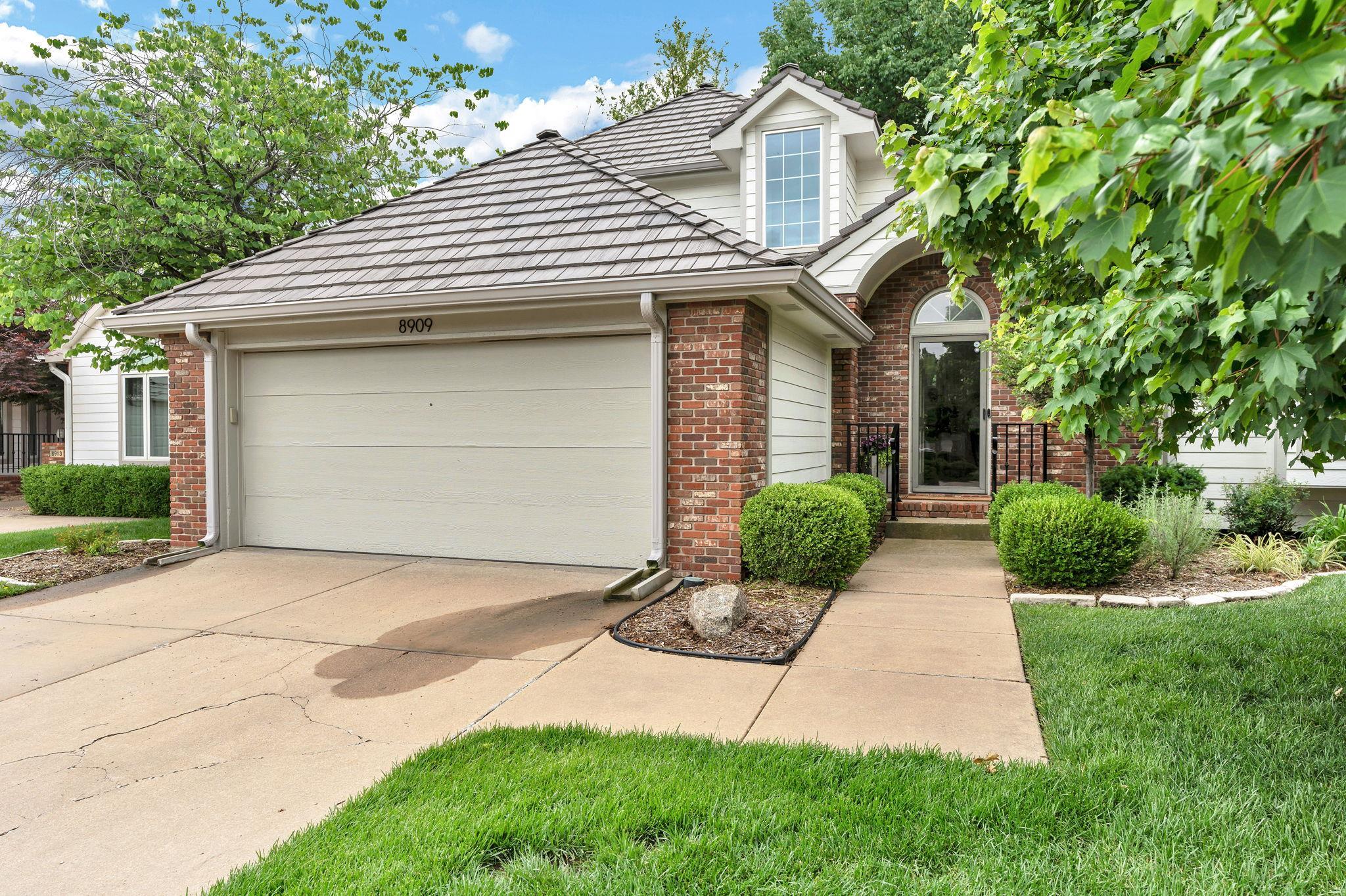 8909 E Bradford Circle — photo