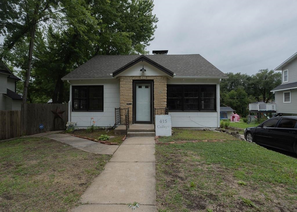 415 College — photo