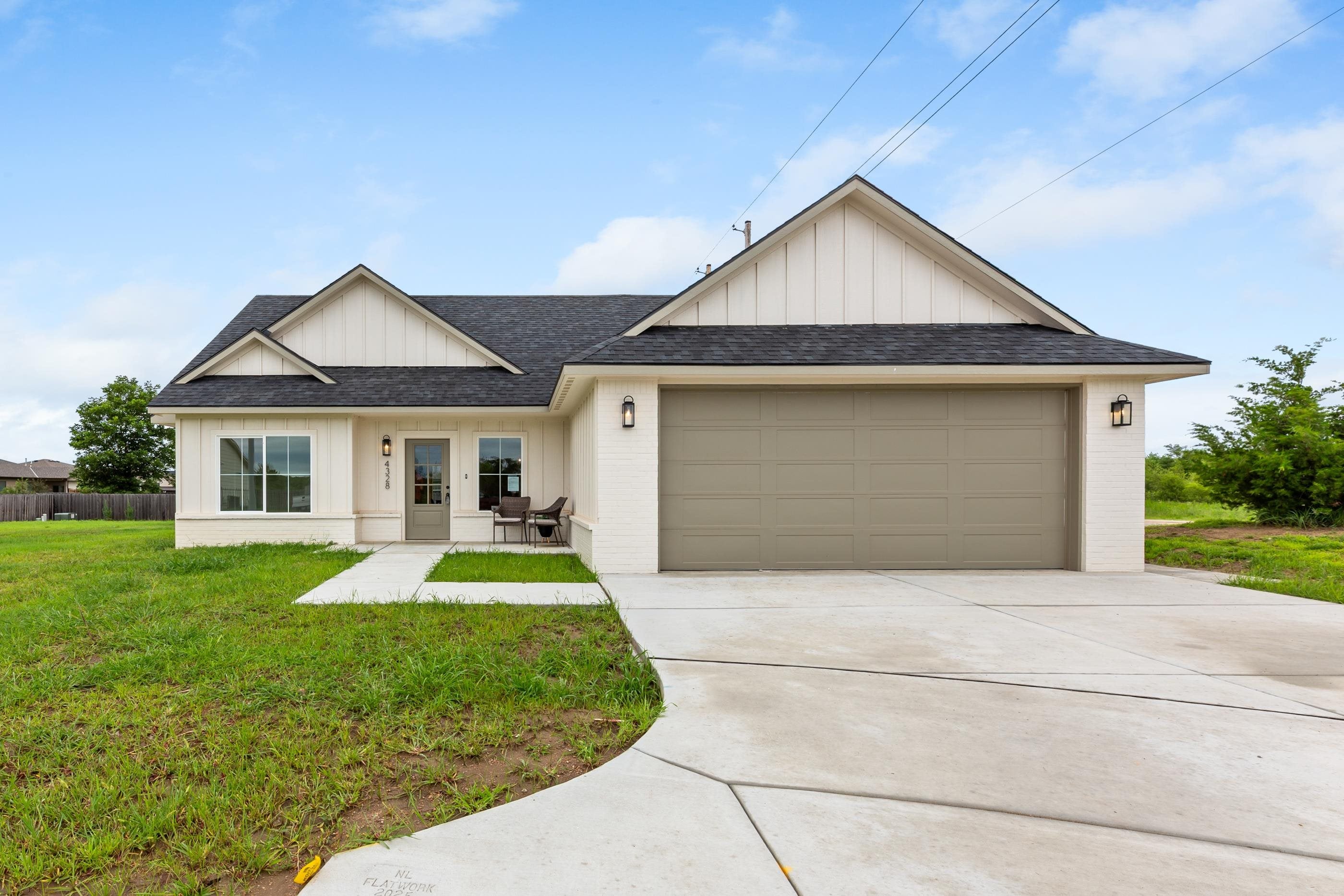 4328 N Sunny Ct — photo