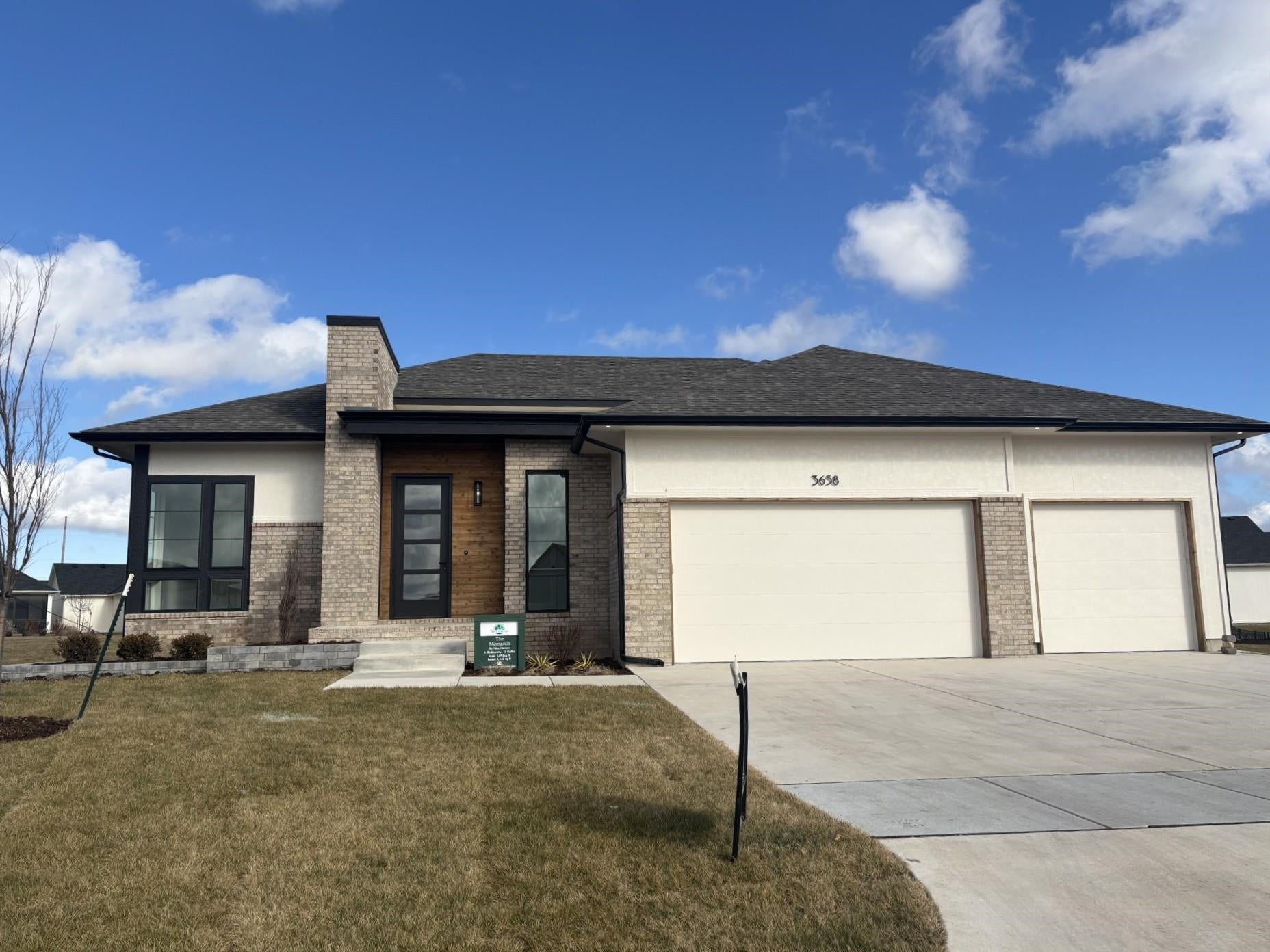 3658 N Bristol Ct — photo