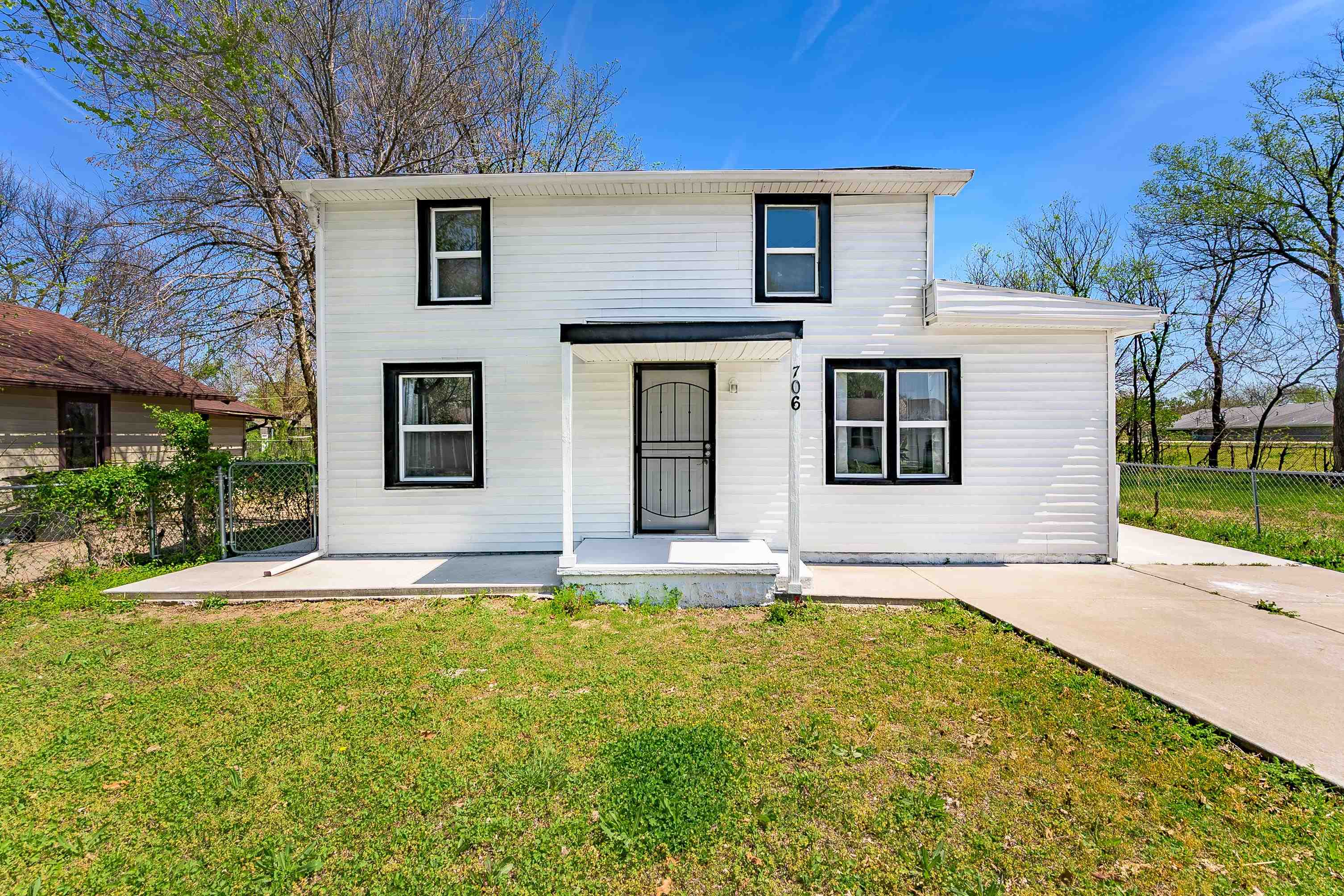 706 N Piatt Ave — photo