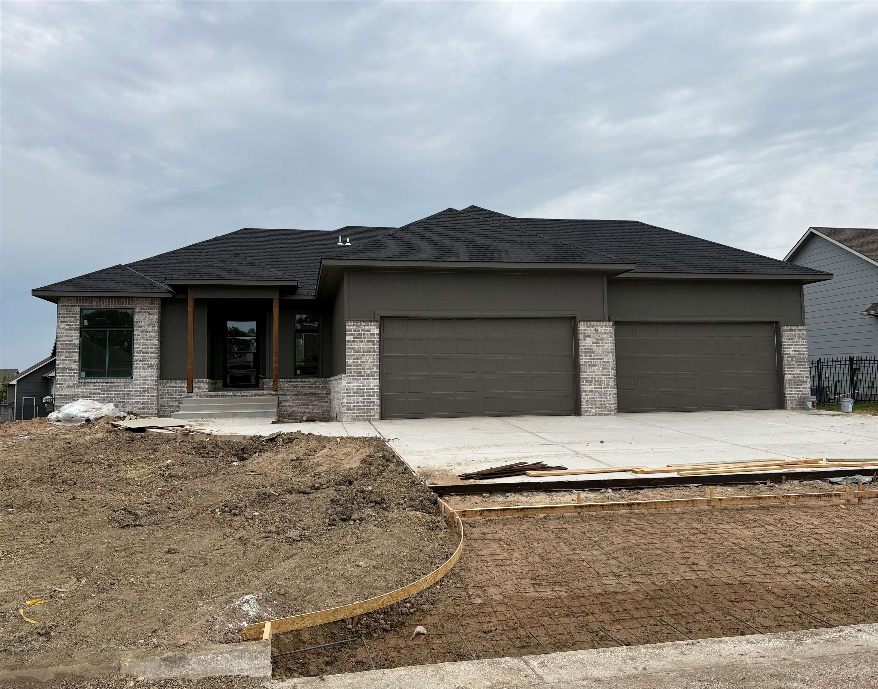 1526 N Shadow Rock Dr — photo