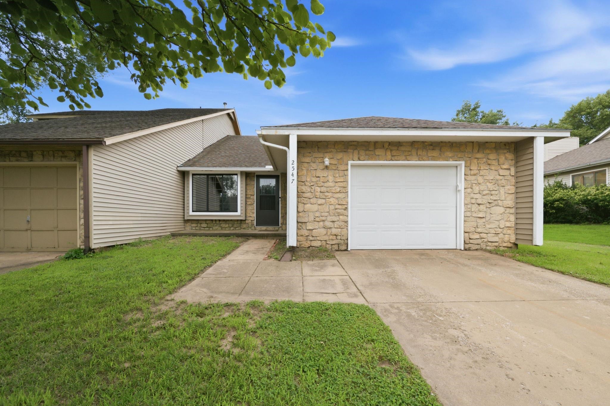 2547 S Yellowstone Ct — photo