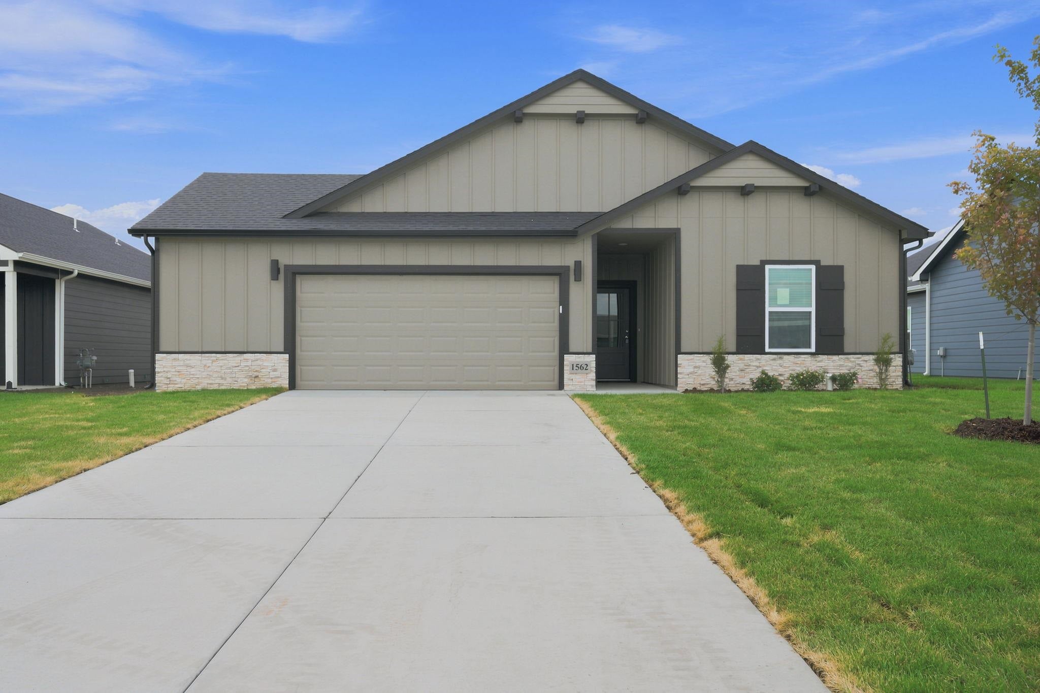 1562 N Emerald Valley Dr — photo
