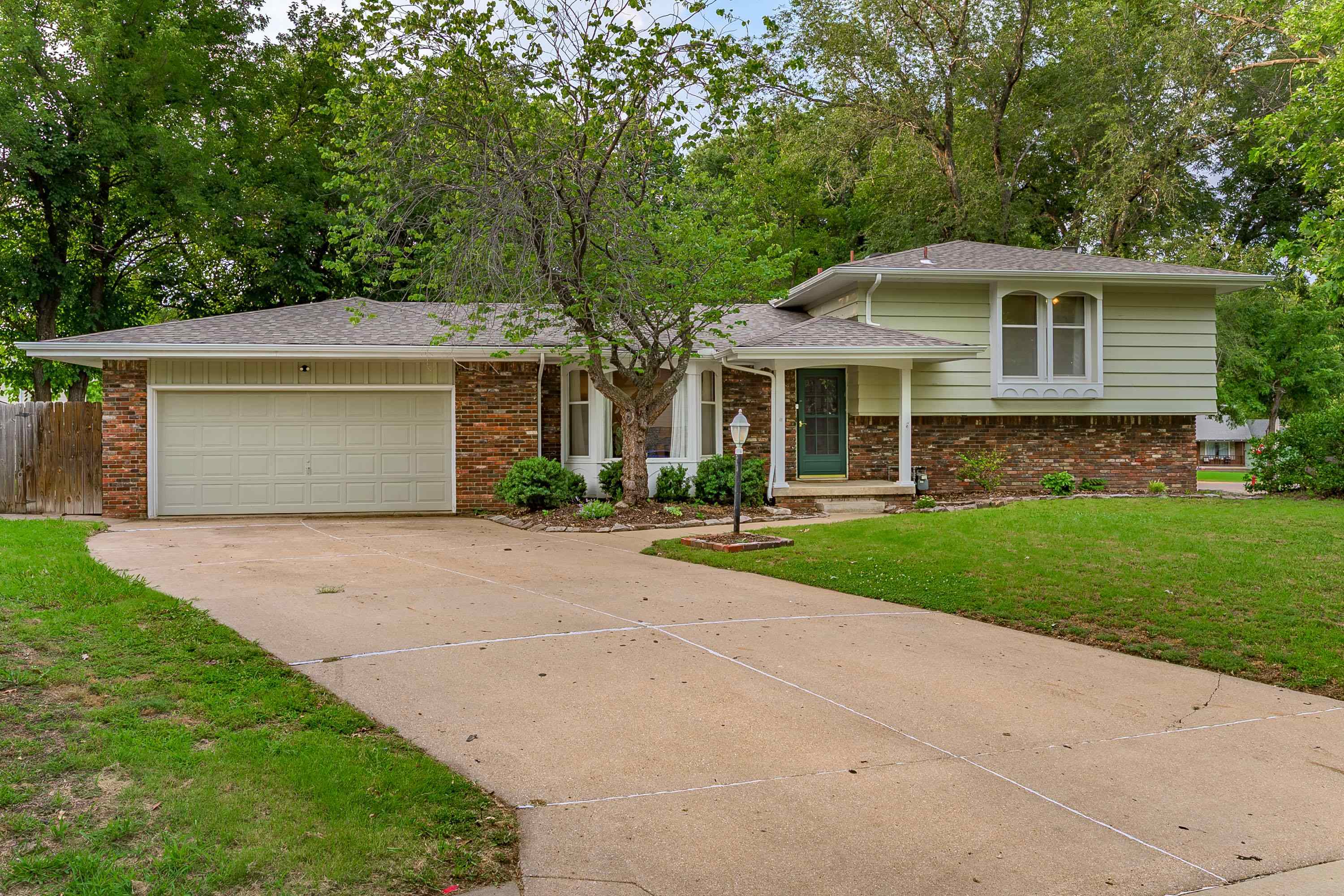 621 N Willow Dr — photo