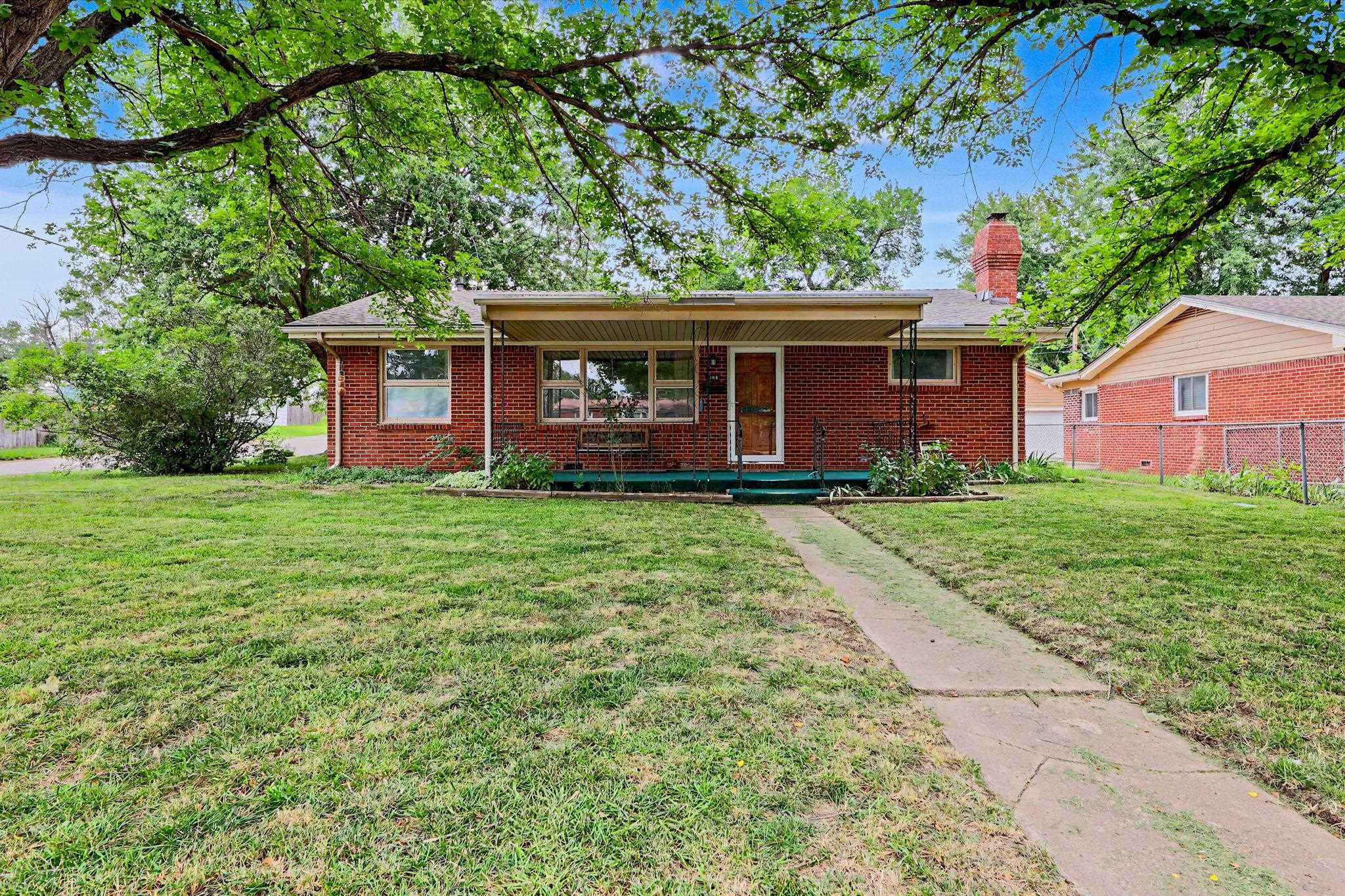 1156 N Lakeview Dr — photo