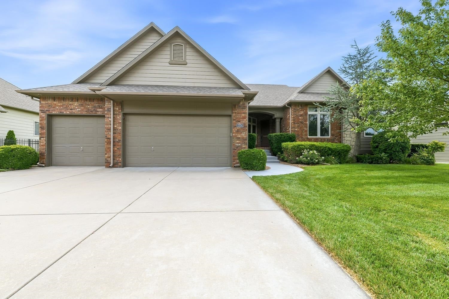 2224 N Rough Creek Rd — photo