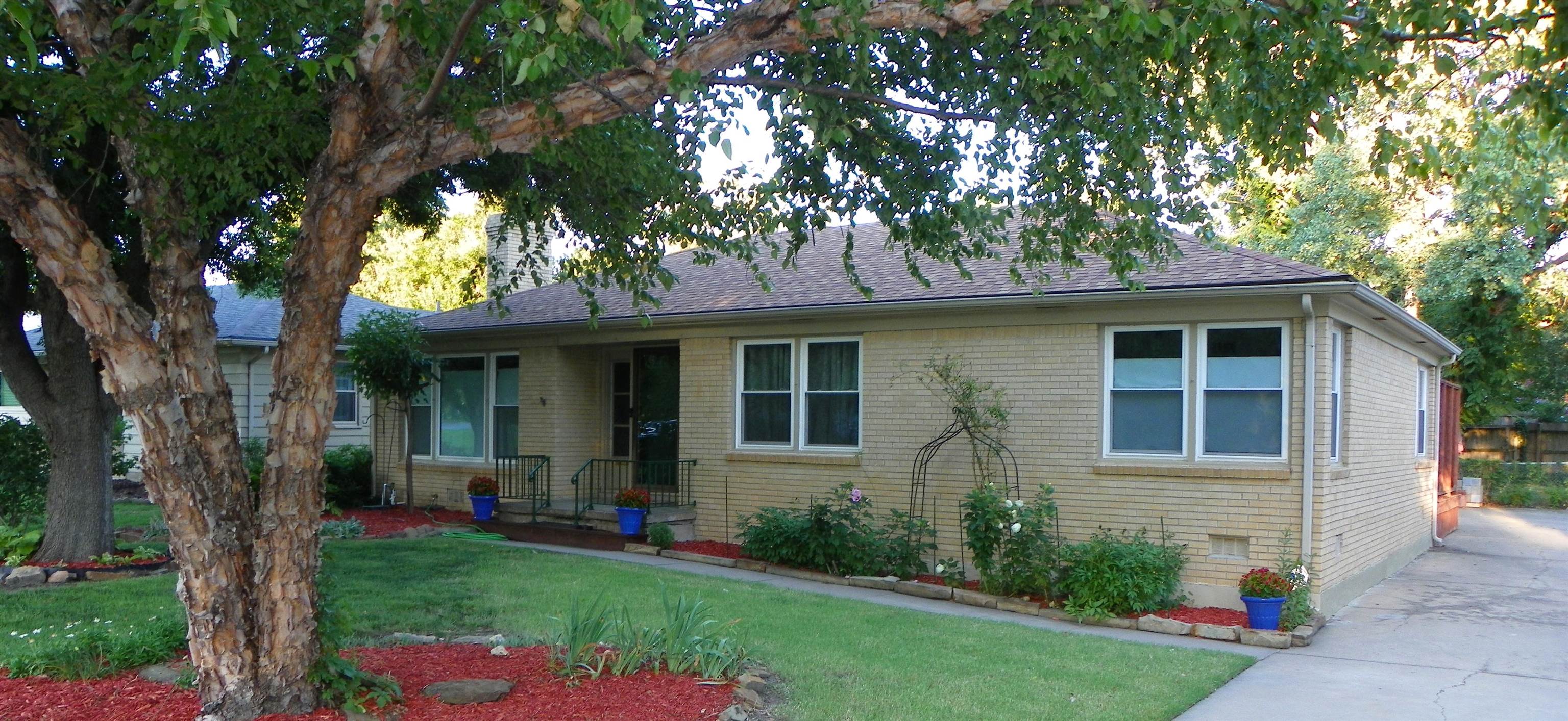 214 N Brookside Parkway — photo