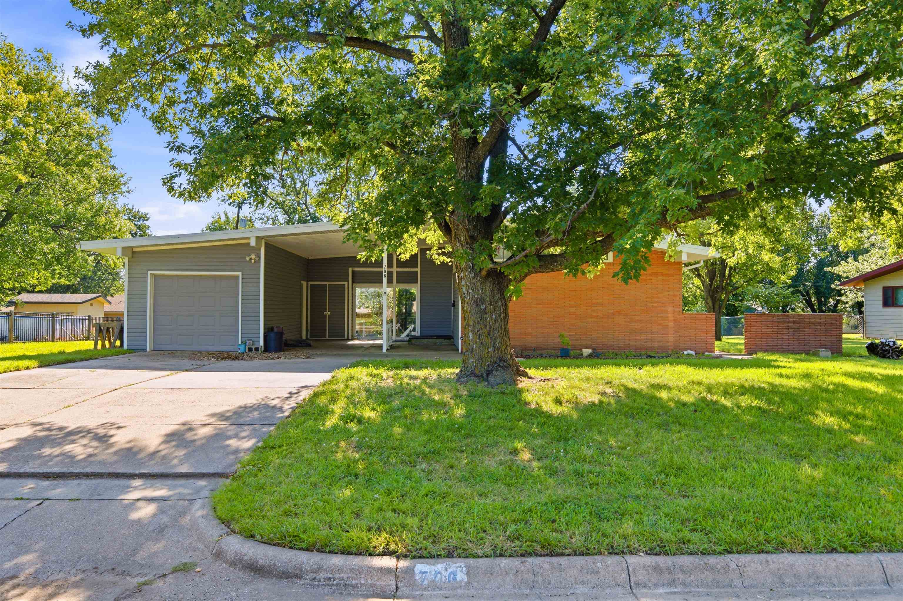 706 S Freeborn — photo