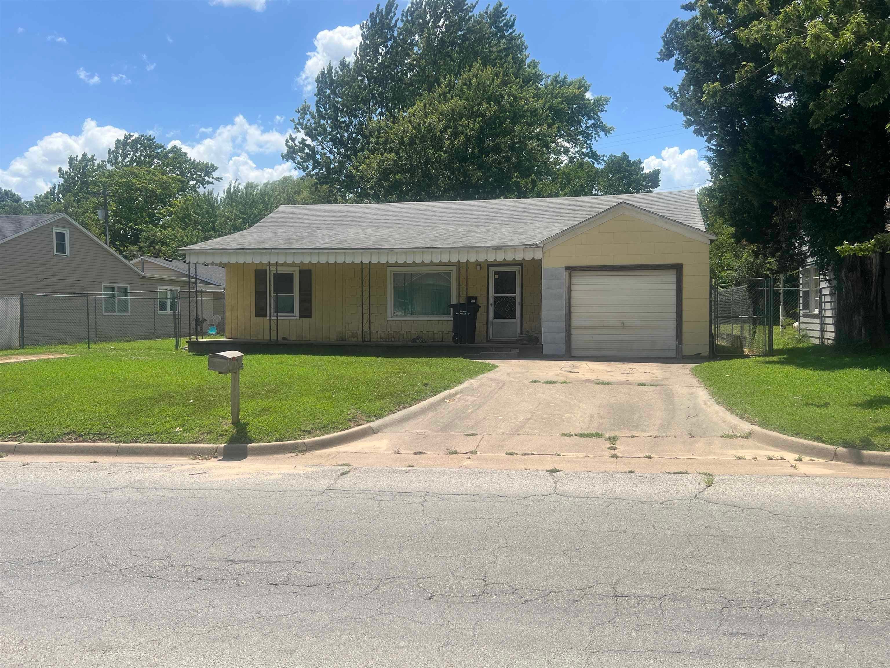 1611 N 8 — photo