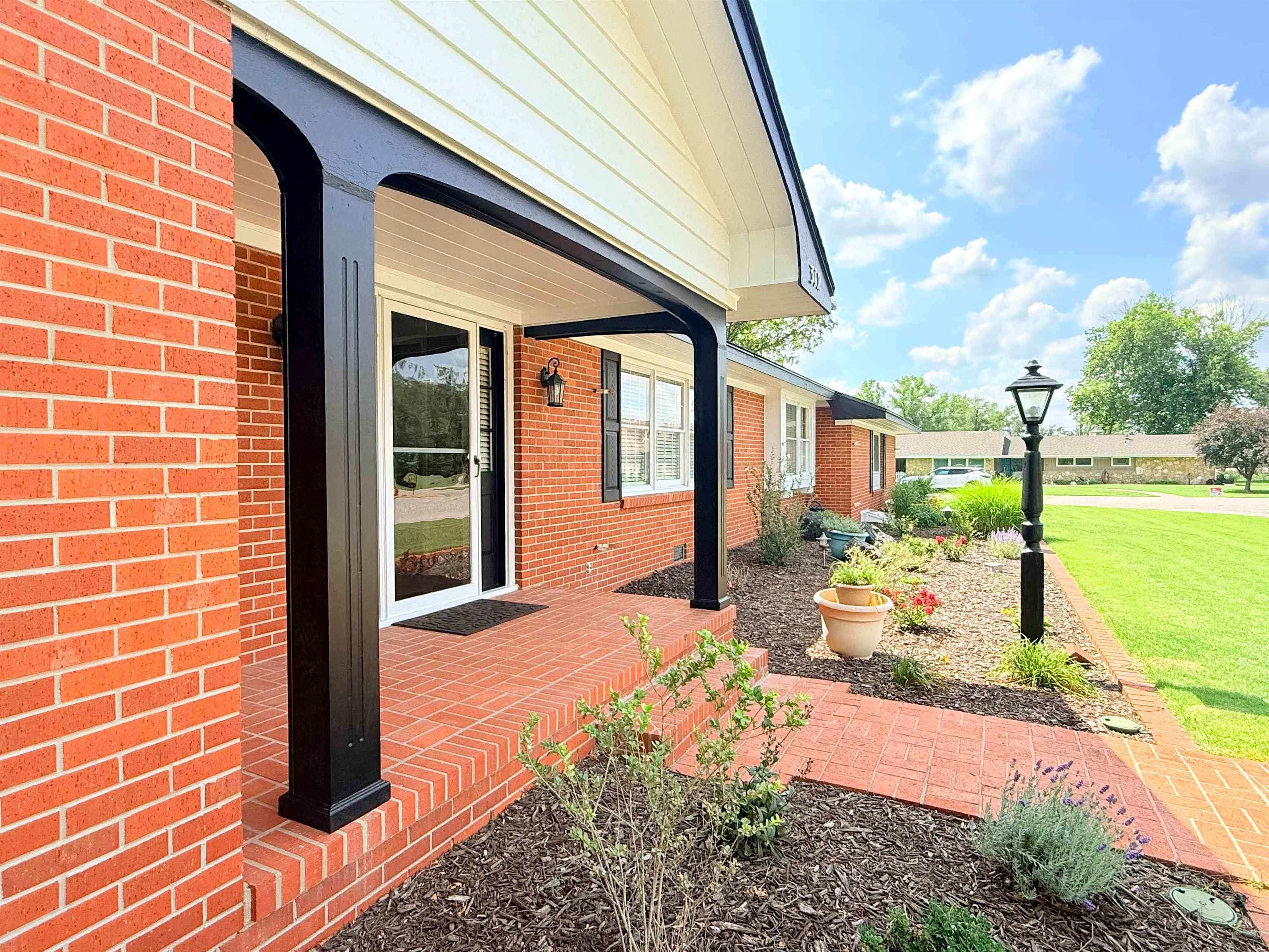 312 Willow Rd. — photo