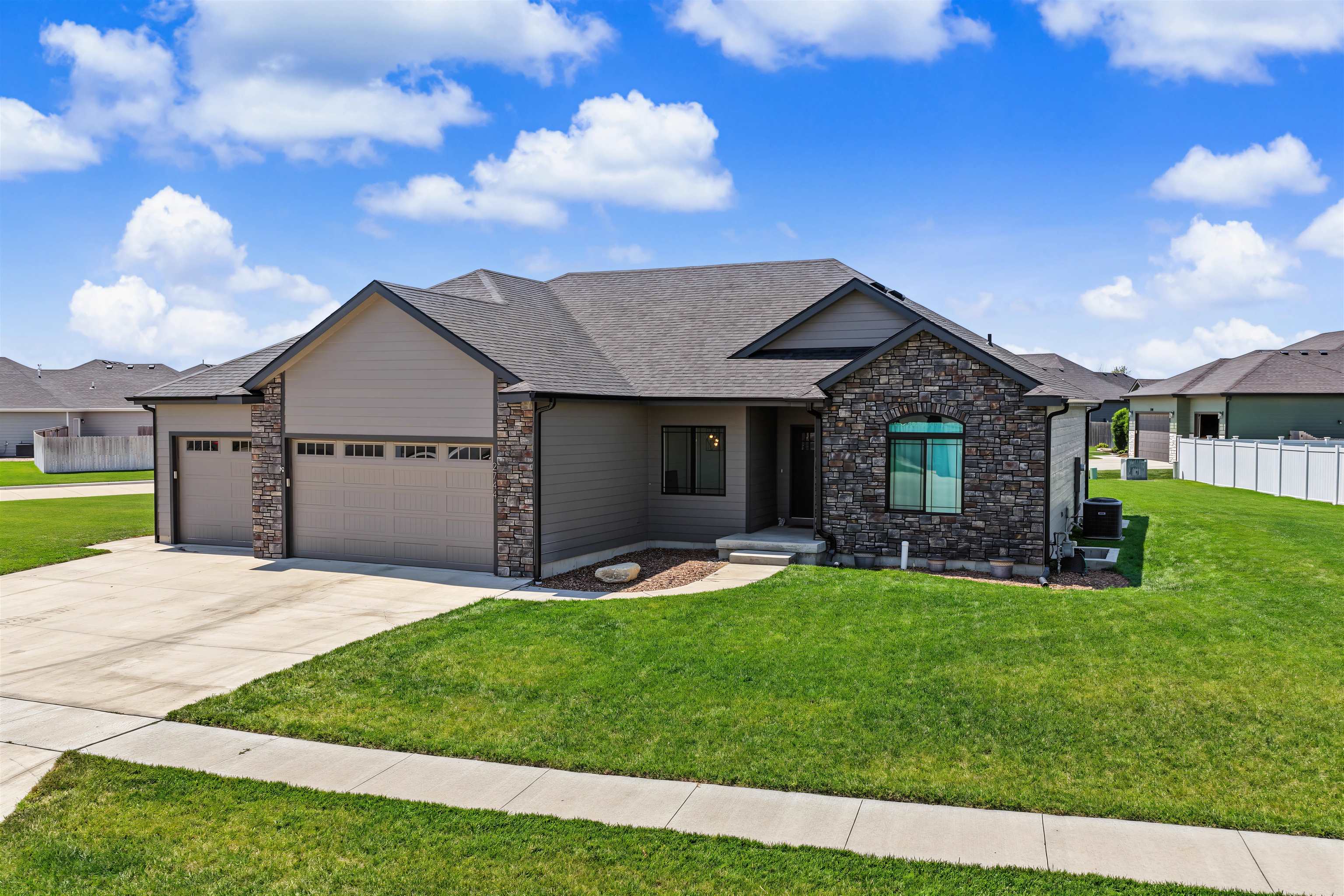 2744 Wet Stone Dr — photo