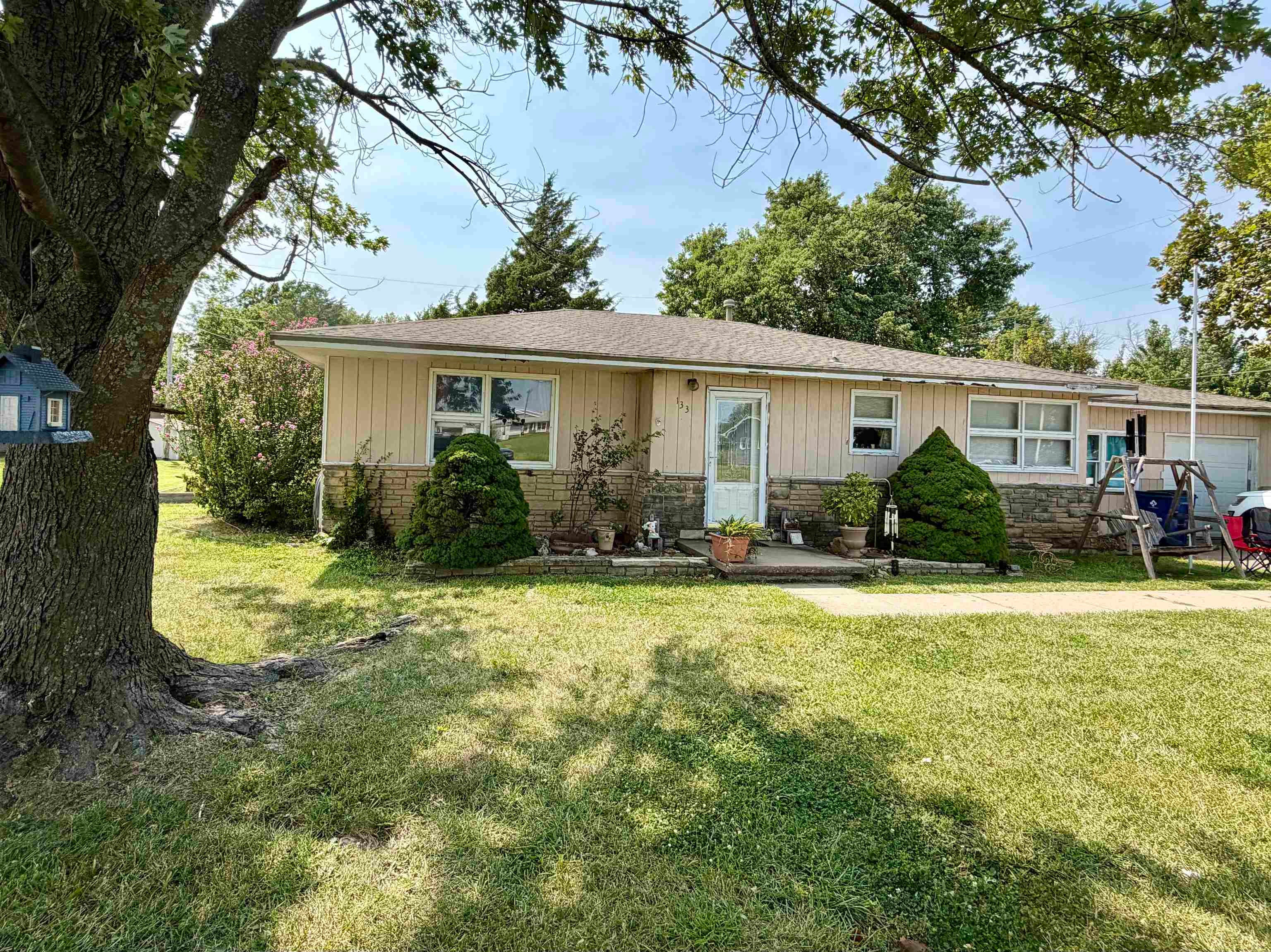 133 Tiffany Lane — photo