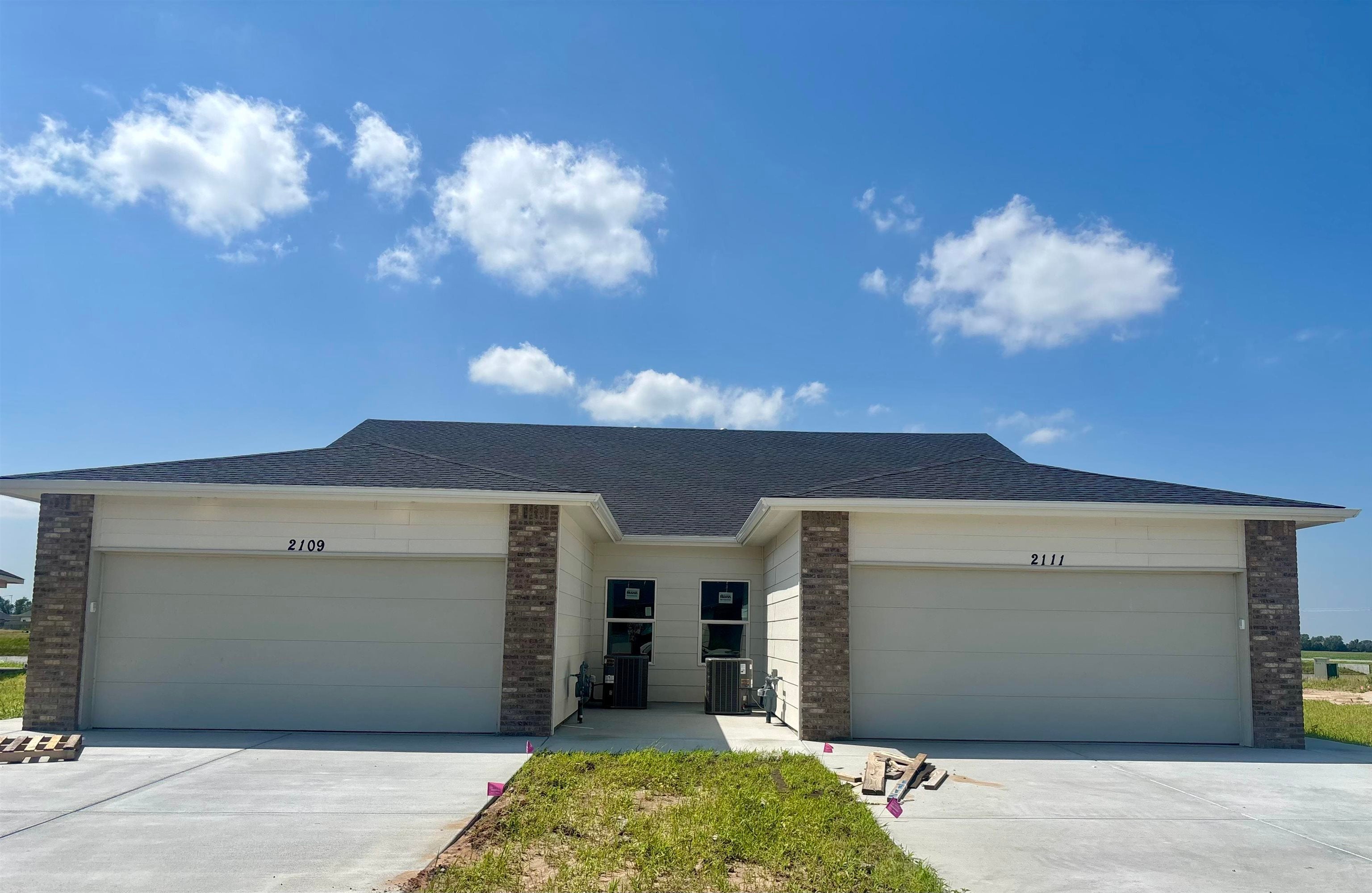 2111 N Melody Ln — photo