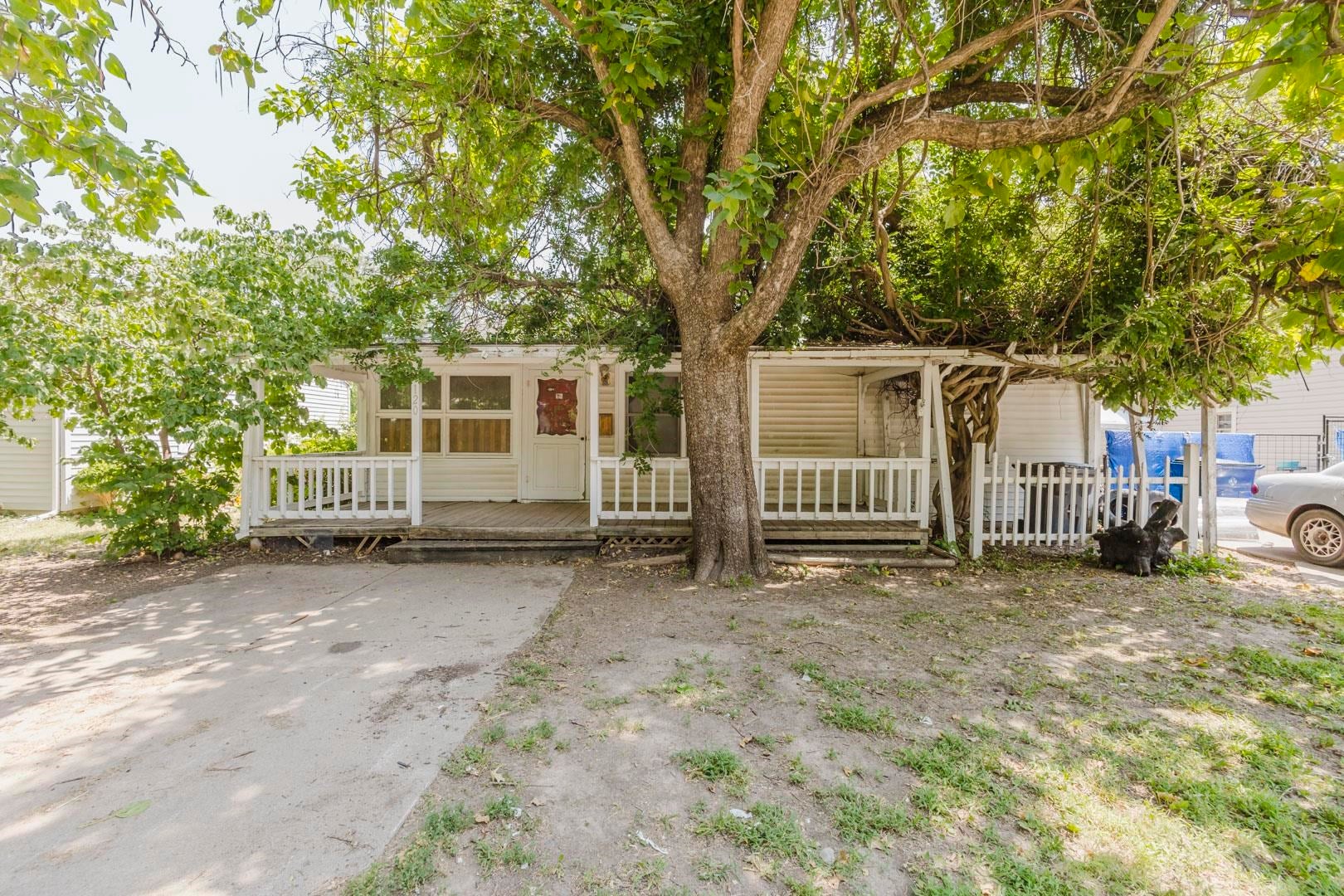 1120 Pineridge St. — photo
