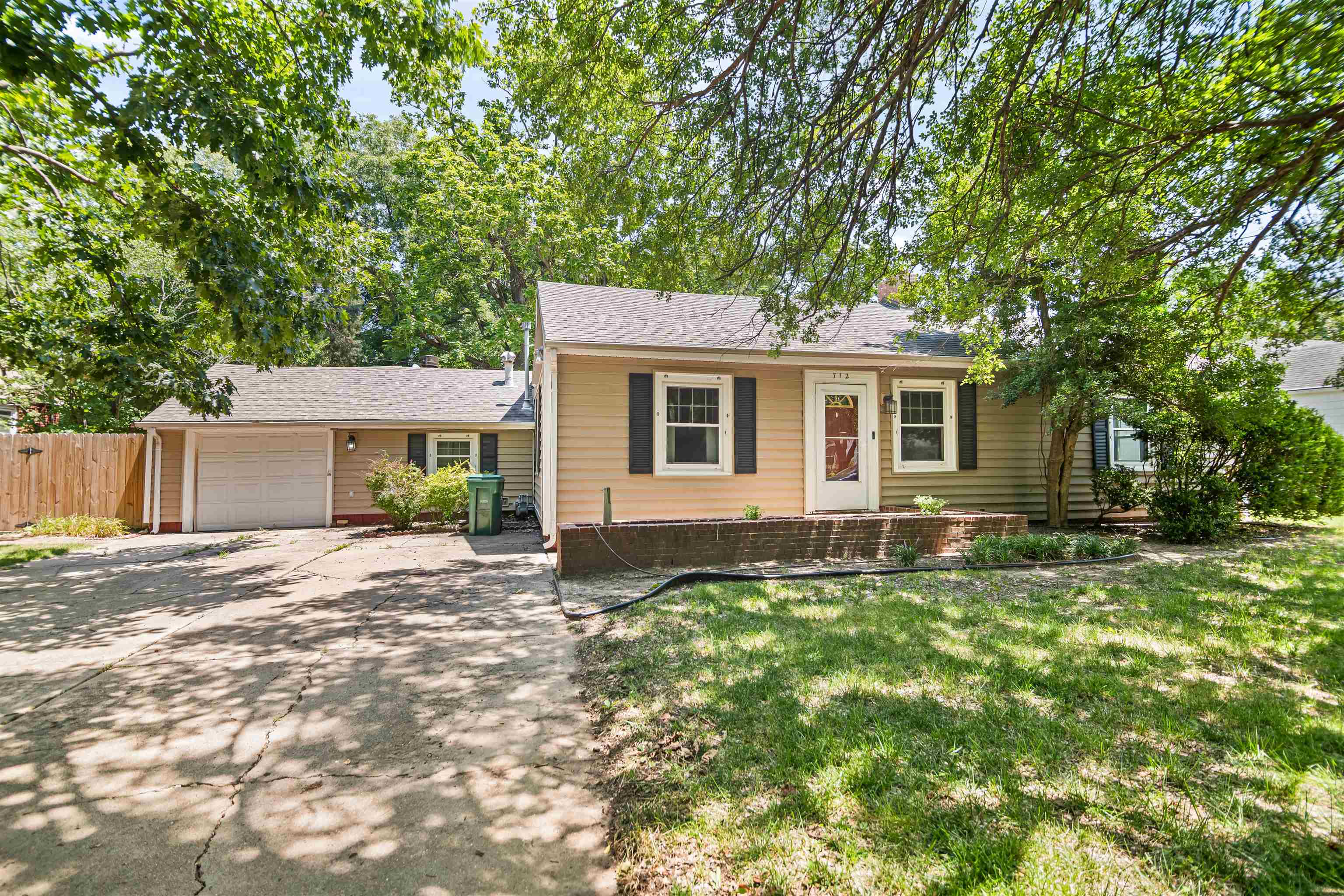 712 S Terrace Dr — photo