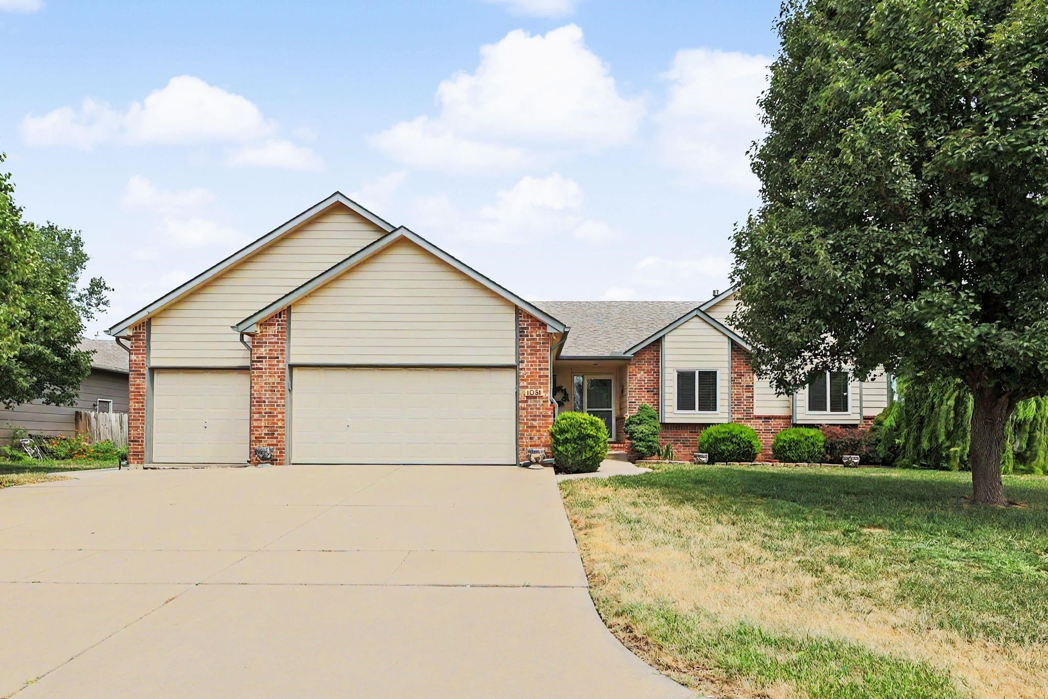 1051 N Aksarben Ct — photo