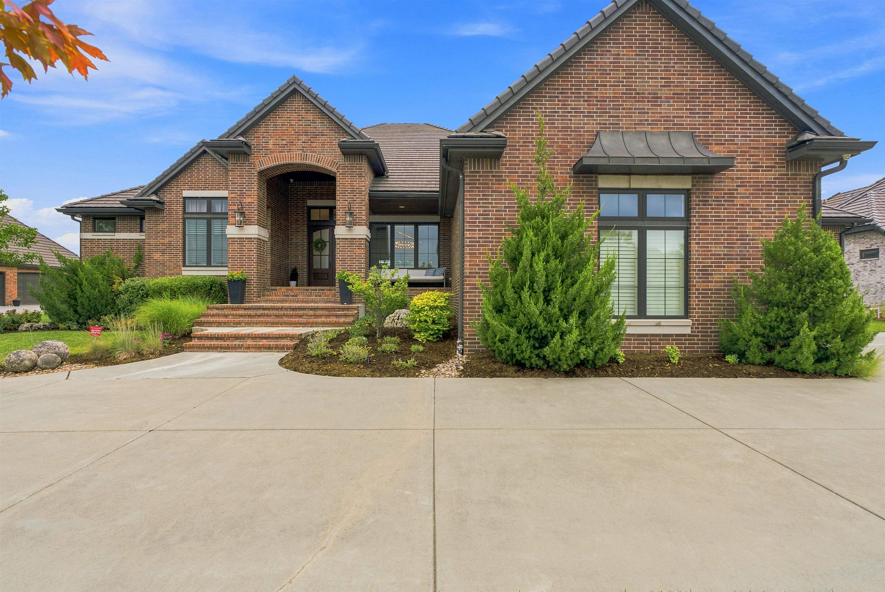 2126 N Clear Creek — photo