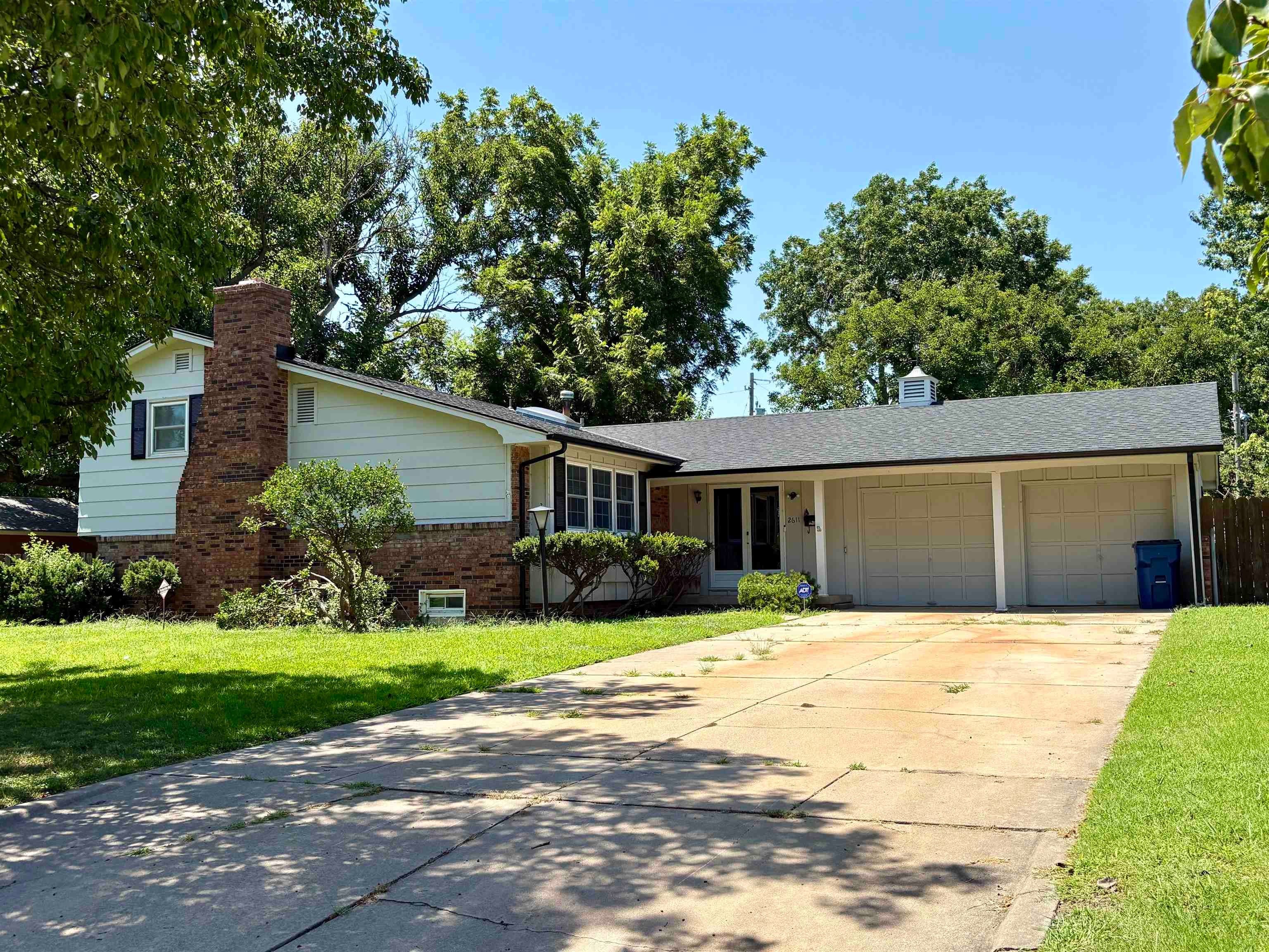 2611 S Laura Ave — photo