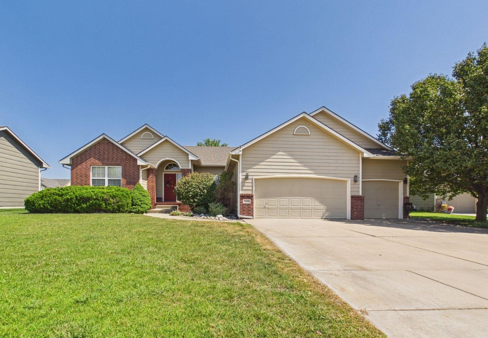 2350 N Castle Rock Ct — photo
