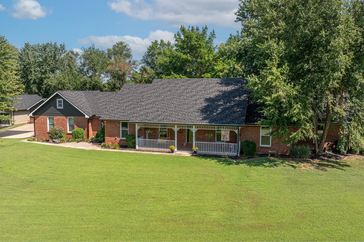 2104 Cedarcrest Ct — photo