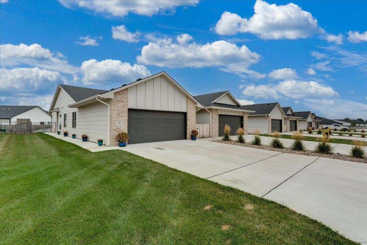 436 W Long Path Ct — photo