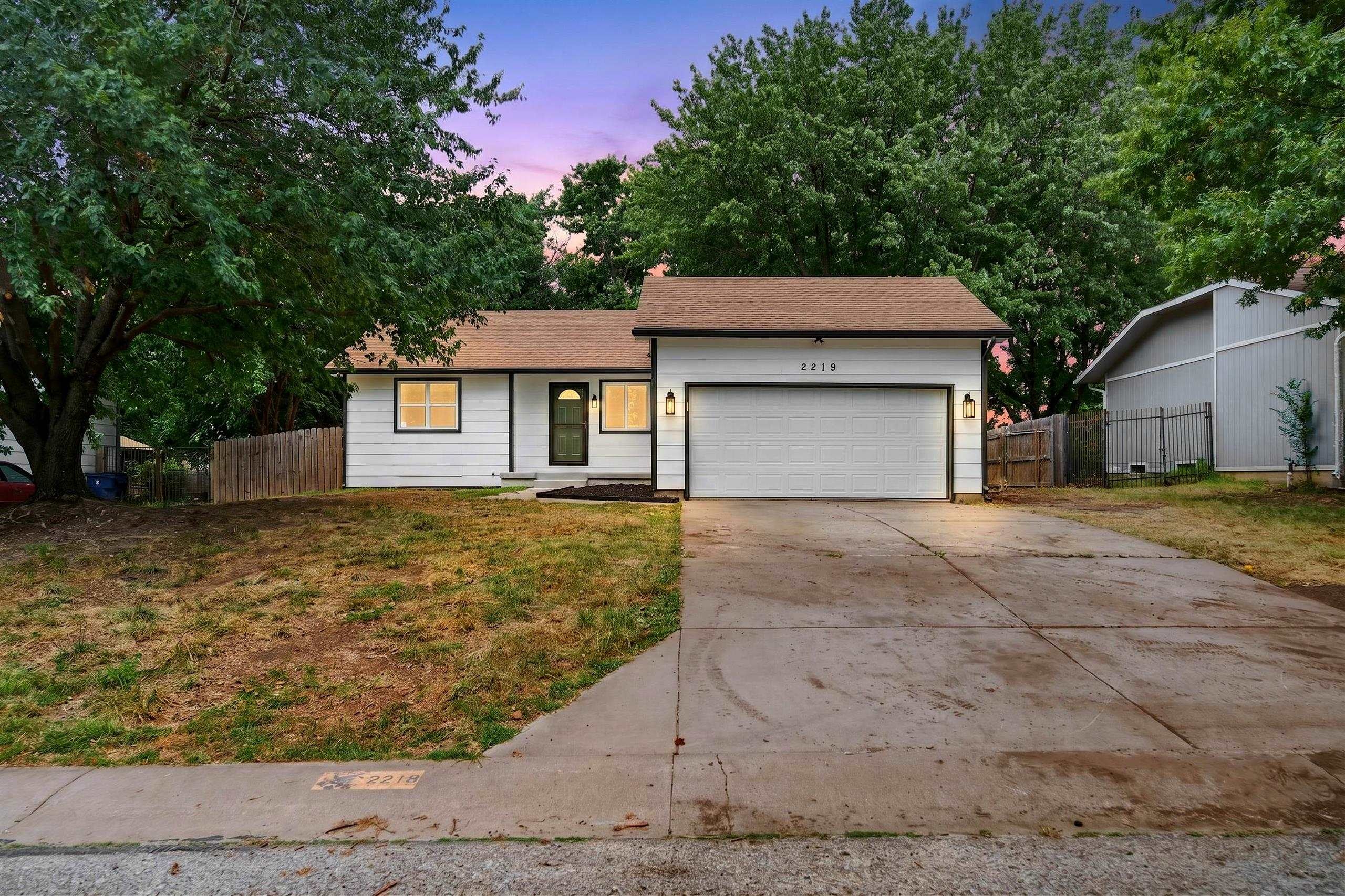 2219 N Basswood Ct — photo