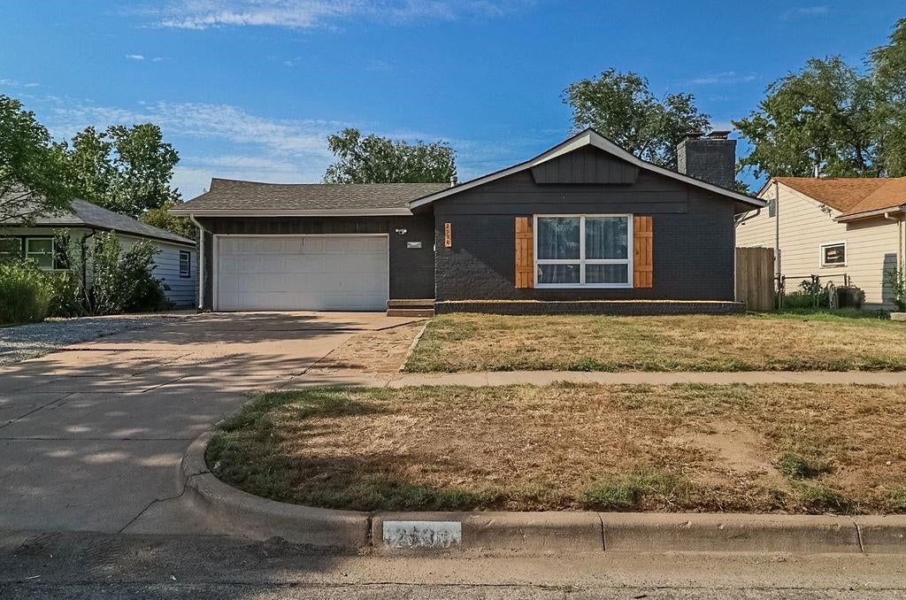 2538 W Columbine Ln — photo