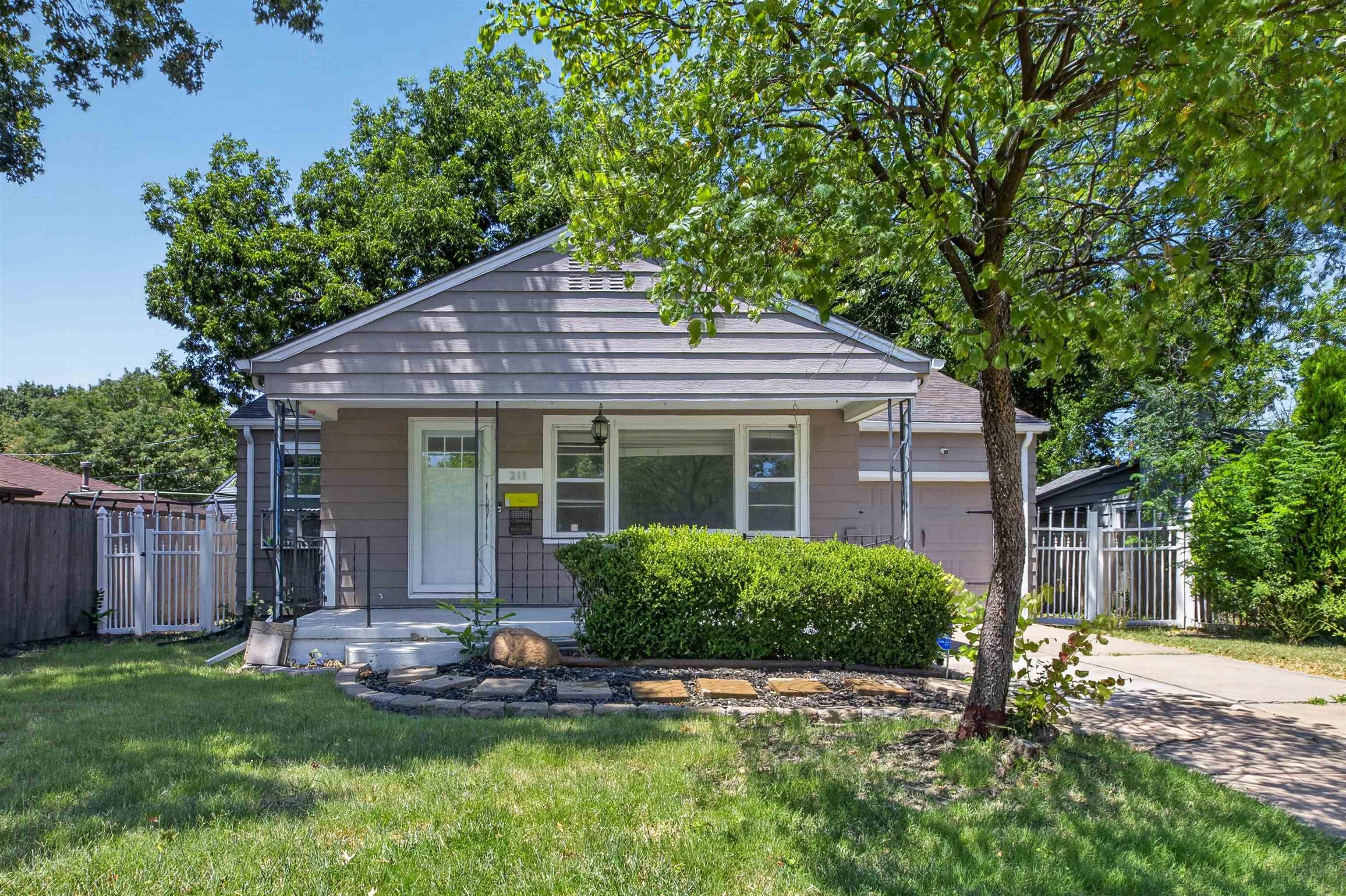 211 N Brookside Pkwy — photo