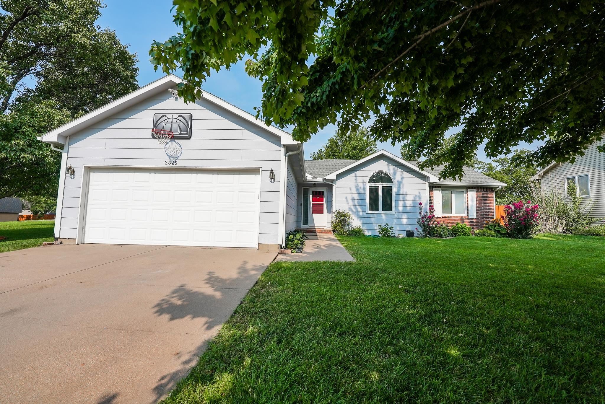 2325 N Gentry Lane — photo