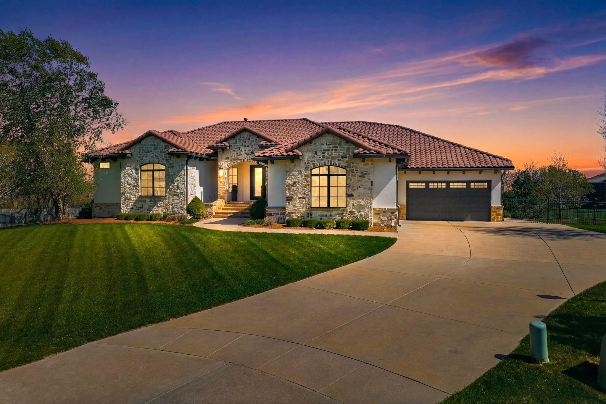 10721 E Crestwood Ct — photo