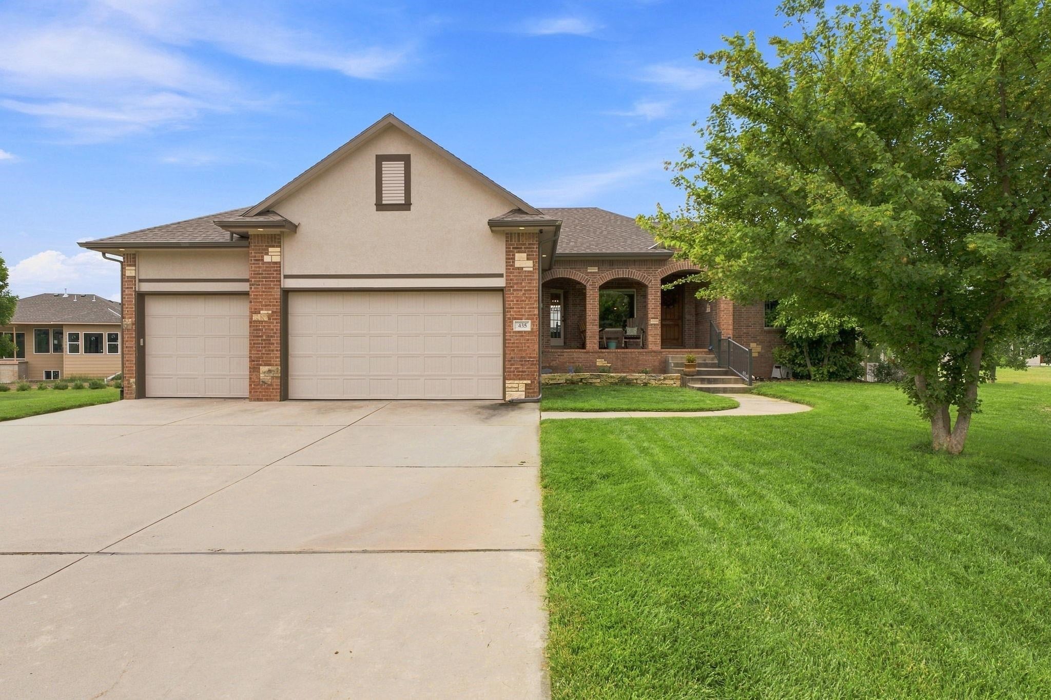 435 Sienna Dr — photo