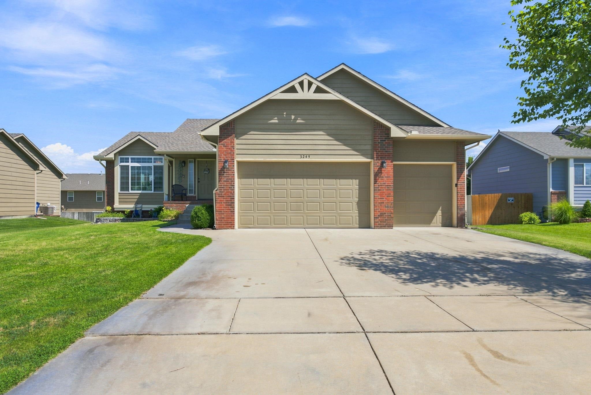 3245 S Bluelake Ct — photo