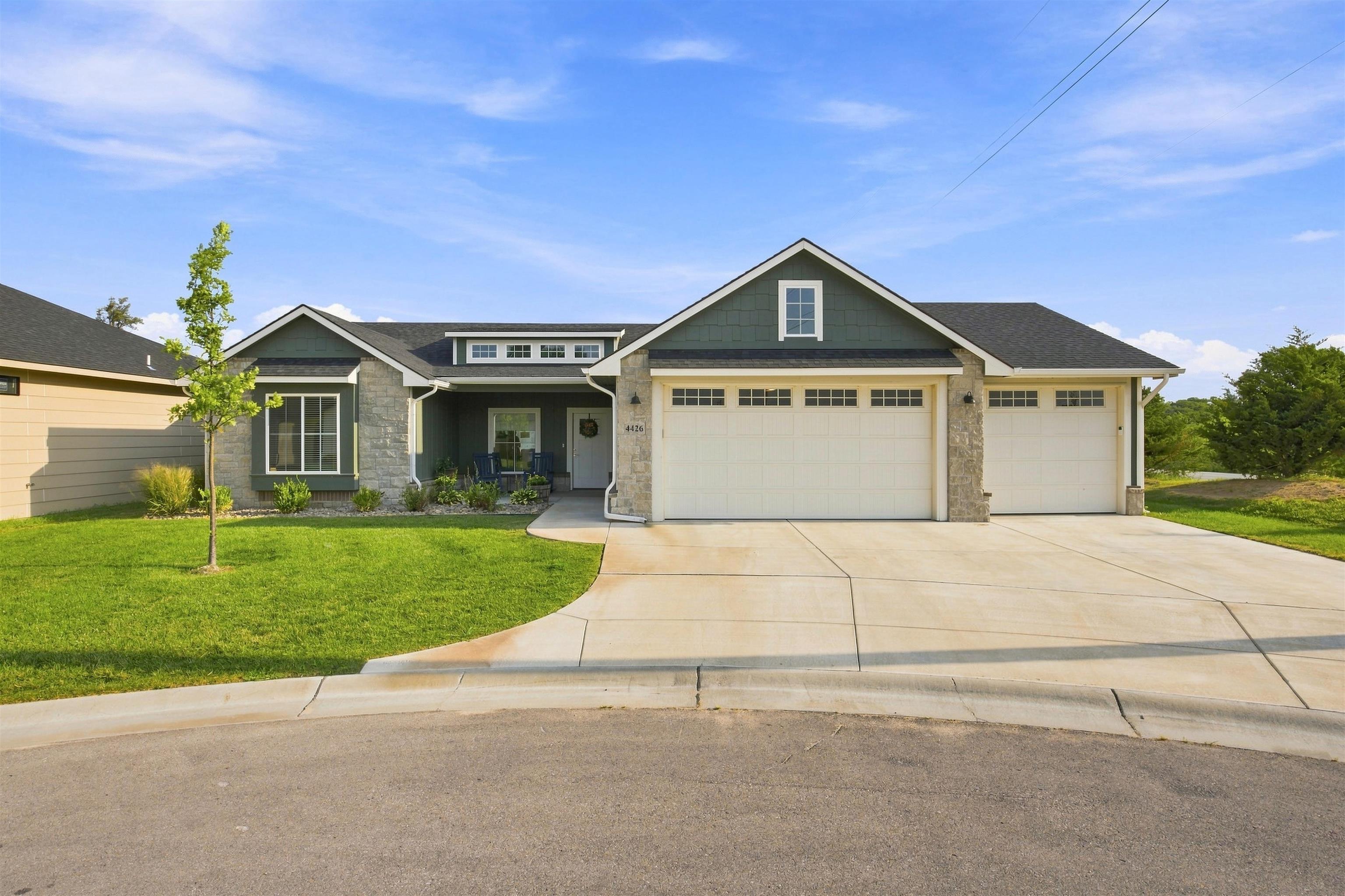 4426 N Sunny Ct — photo