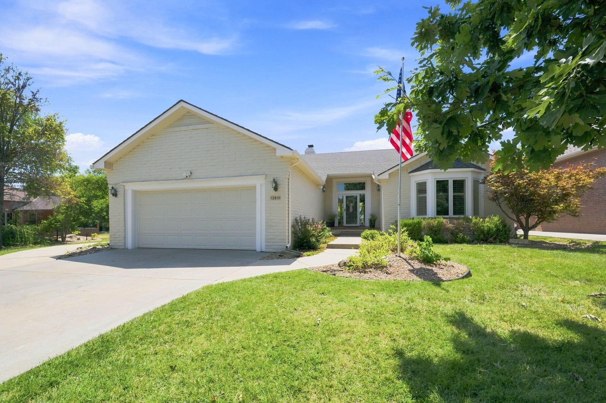 13831 E Berwick Dr — photo