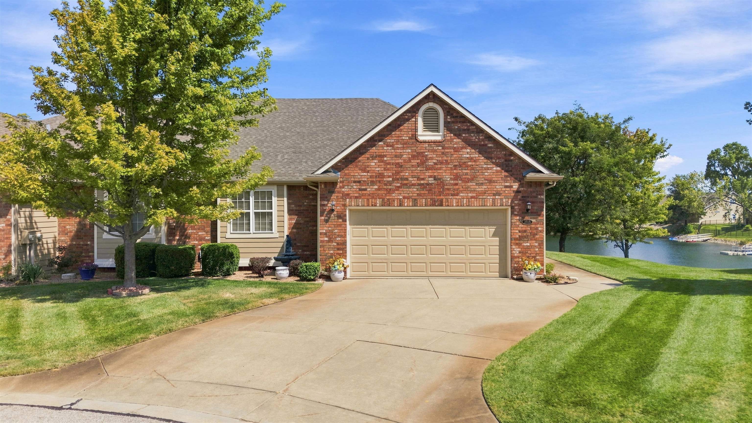 2315 N Lakeway Ct — photo