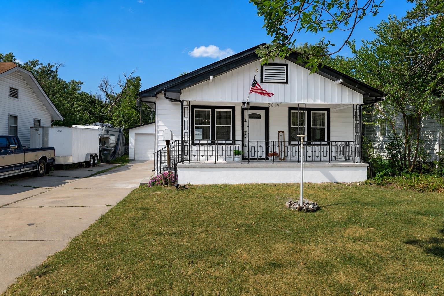 2614 W Douglas Ave — photo