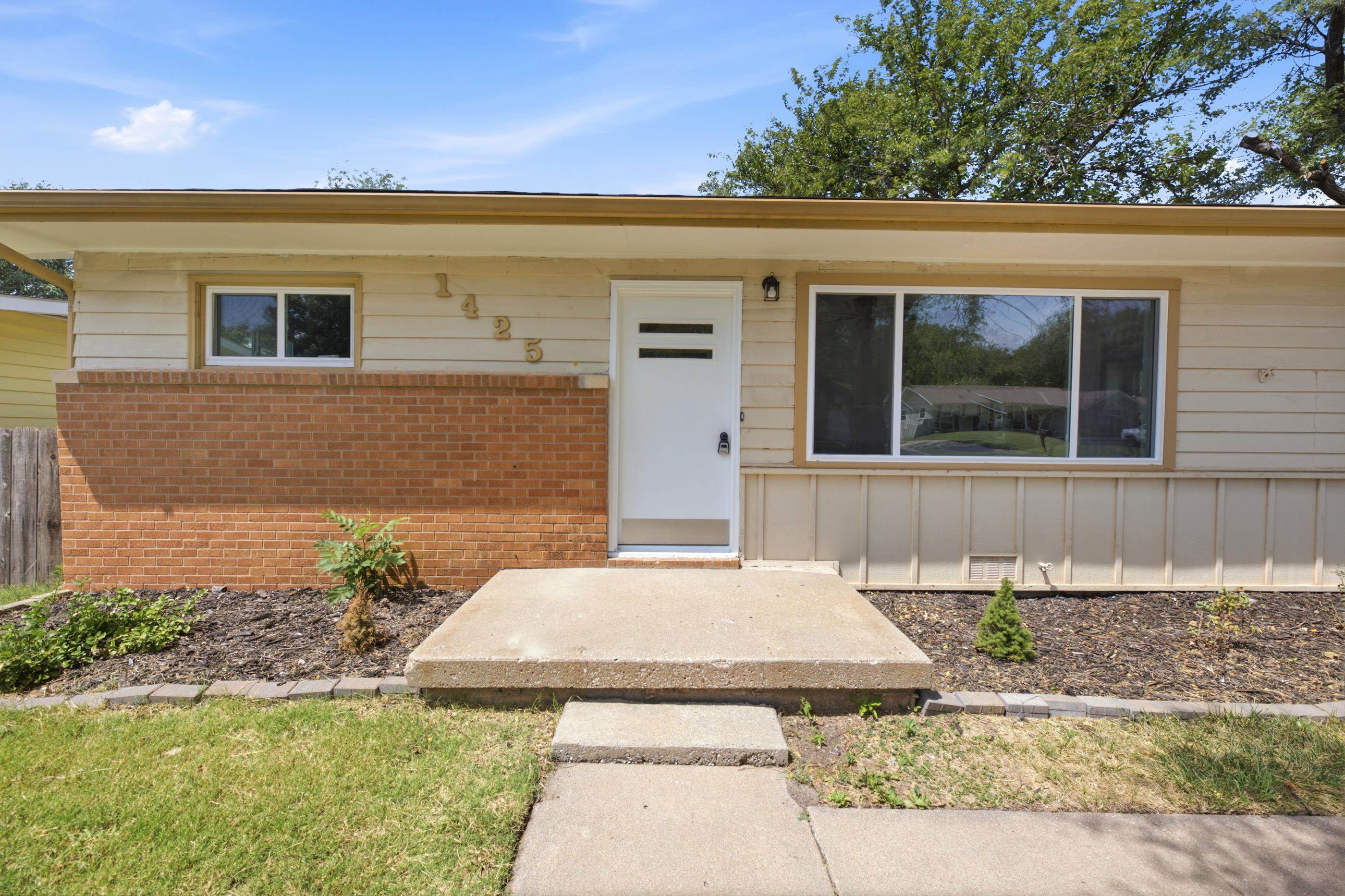 1425 N Georgie Ave — photo