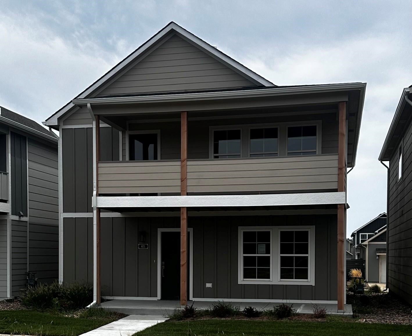 405 E Douglas Ave — photo