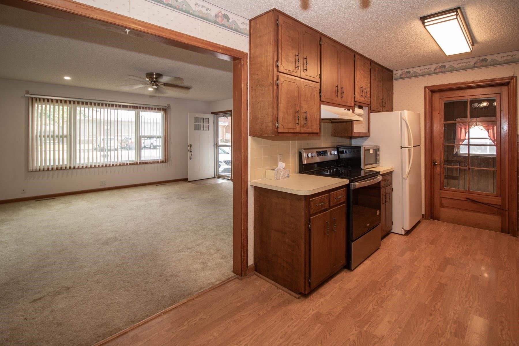 623 E Mulvane, Mulvane, KS 67110 — photo 3