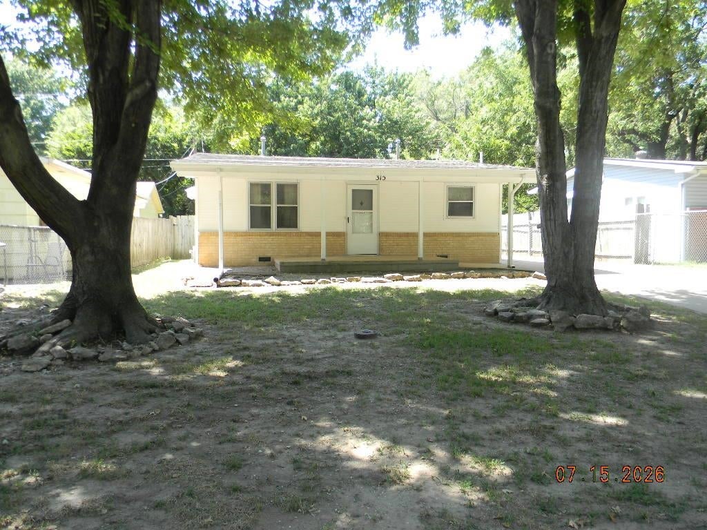 315 S Stewart Dr — photo