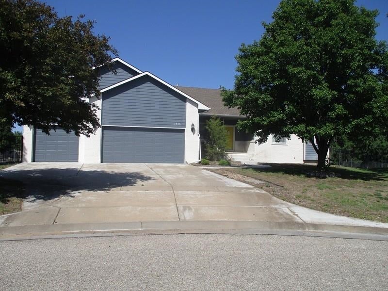 3434 N Hazelwood Ct — photo