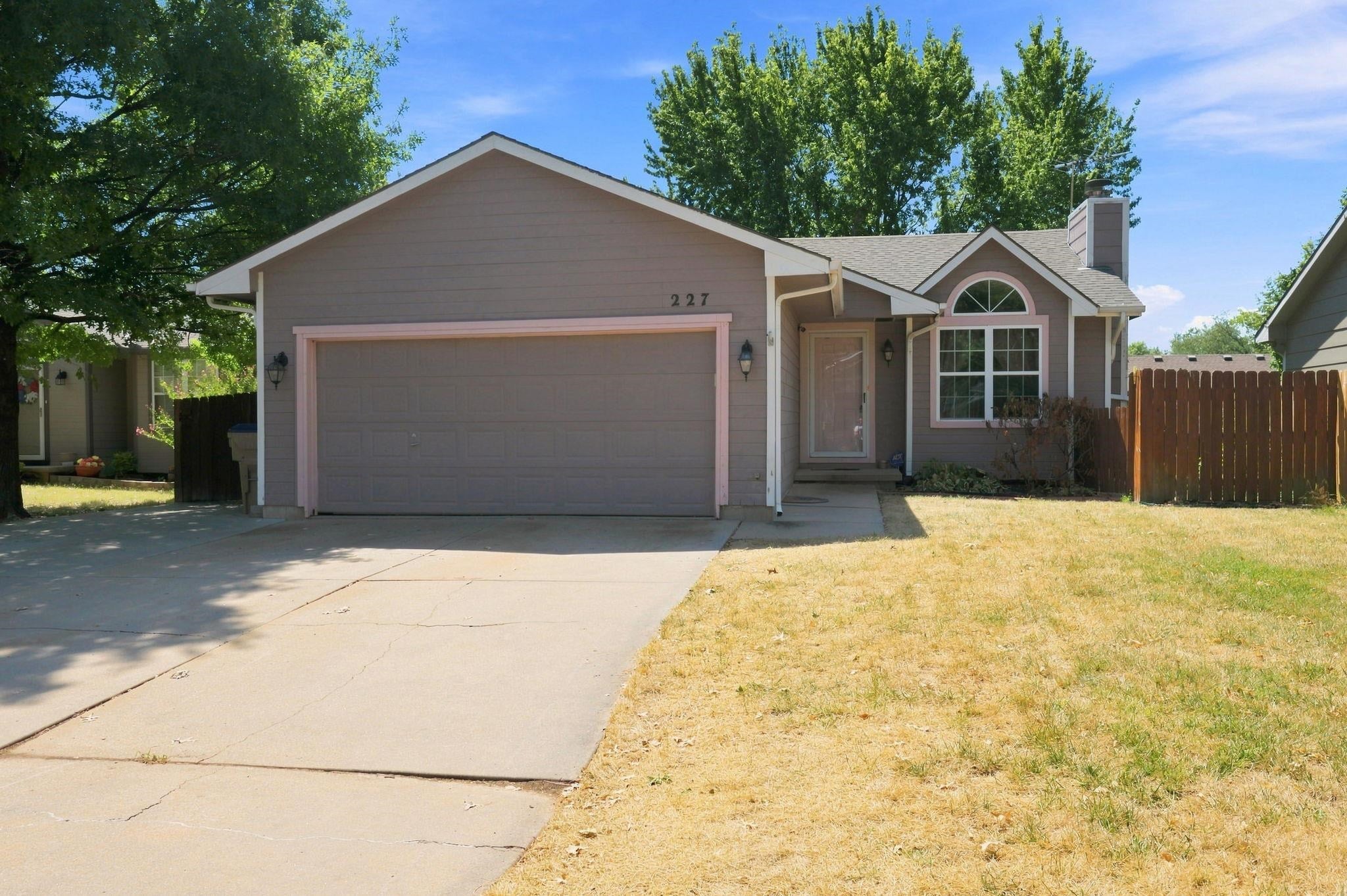 227 W Rosewood Ln — photo