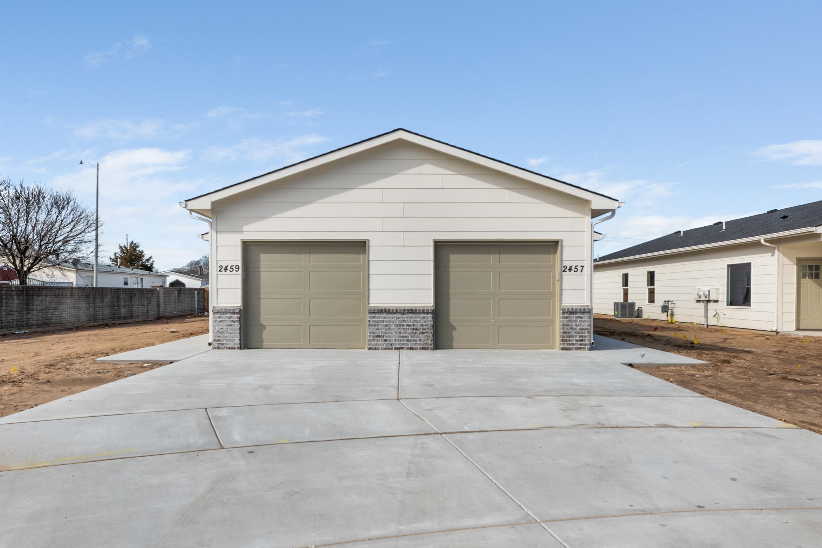 2343 W MacArthur Ct — photo