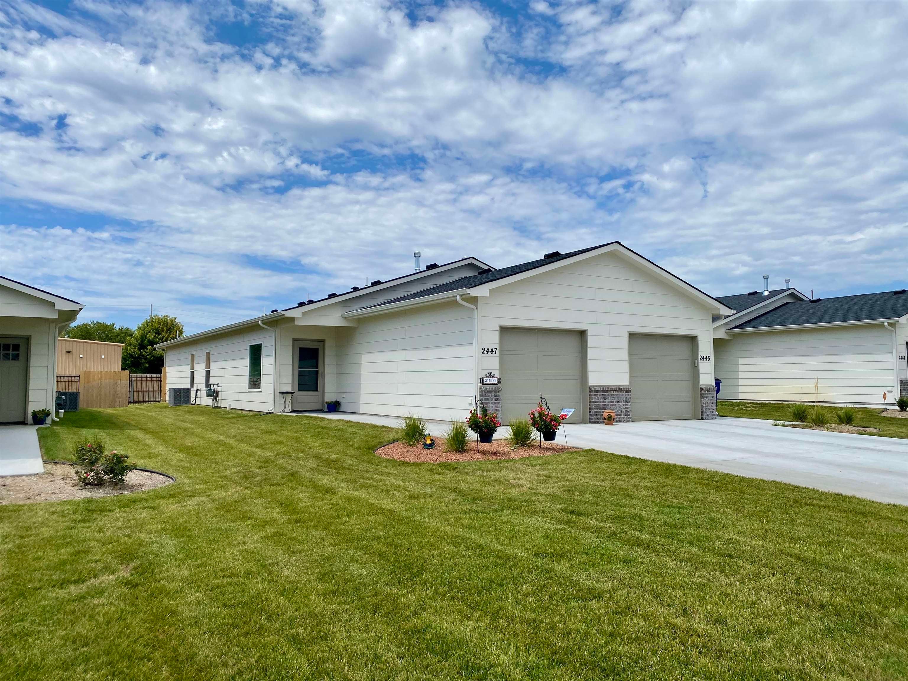 2447 W MacArthur Ct — photo