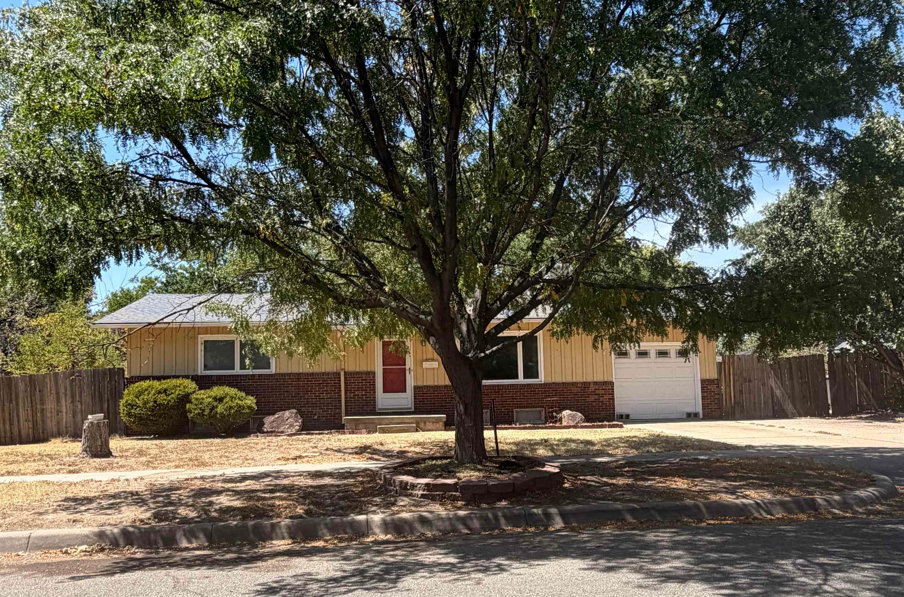 1805 N Woodrow Ct — photo