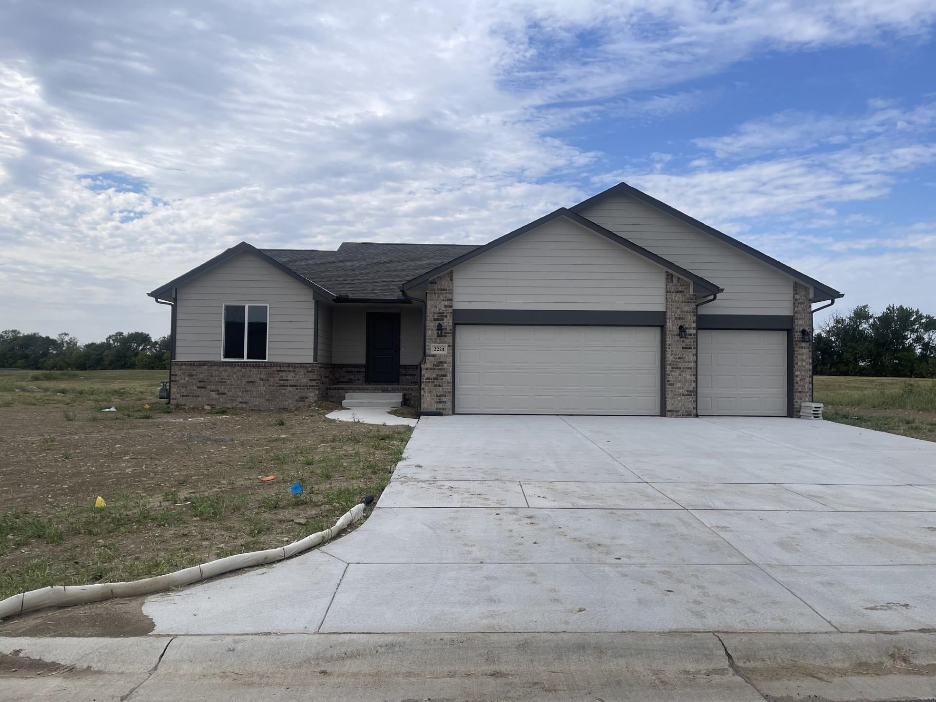 2224 E Arrowhead St — photo