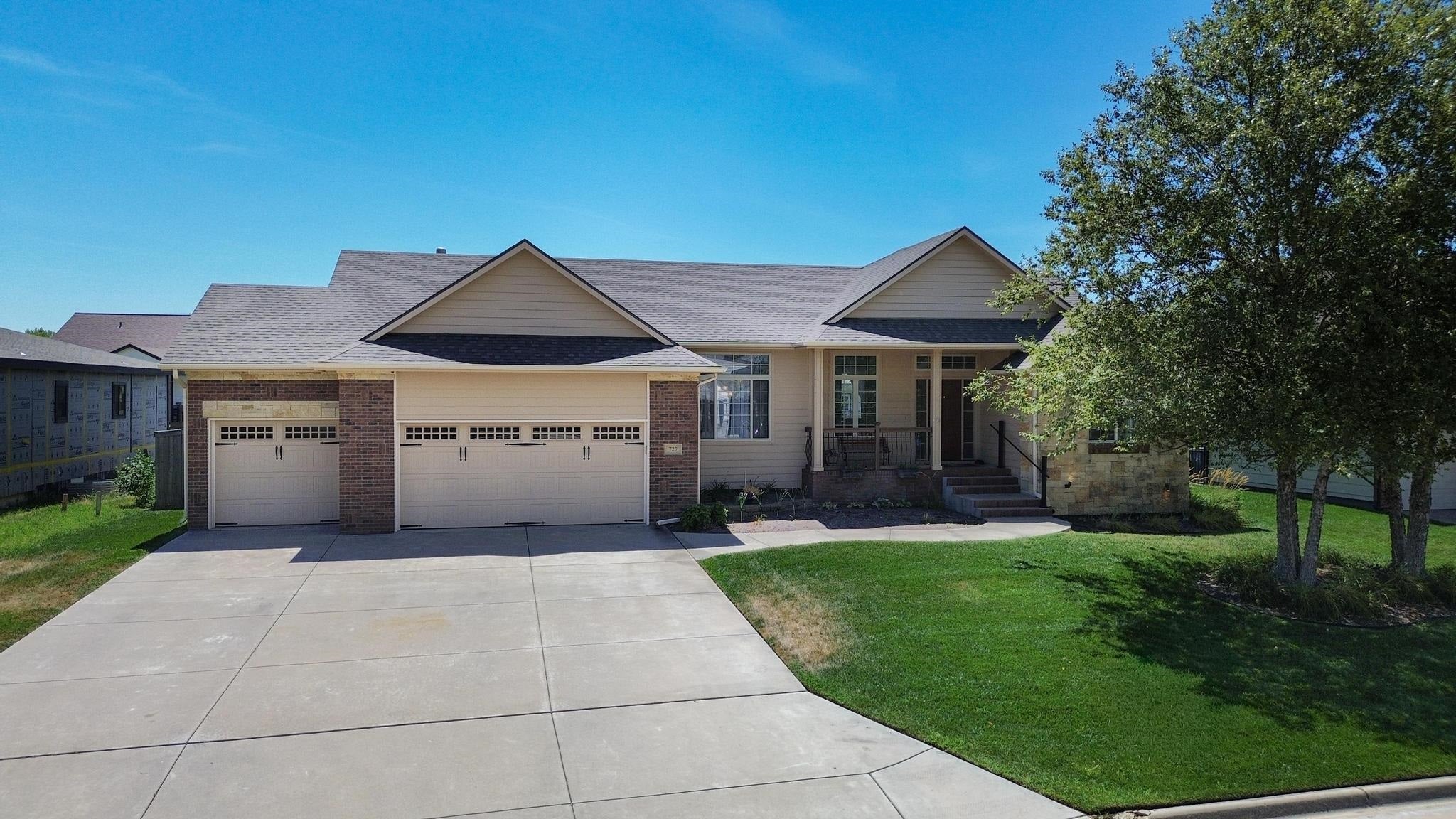 727 Goldspike — photo
