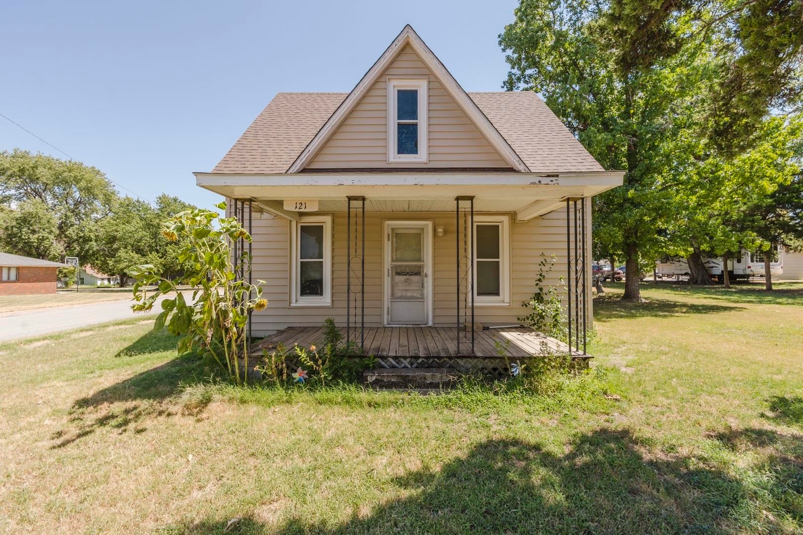 121 S Highland — photo