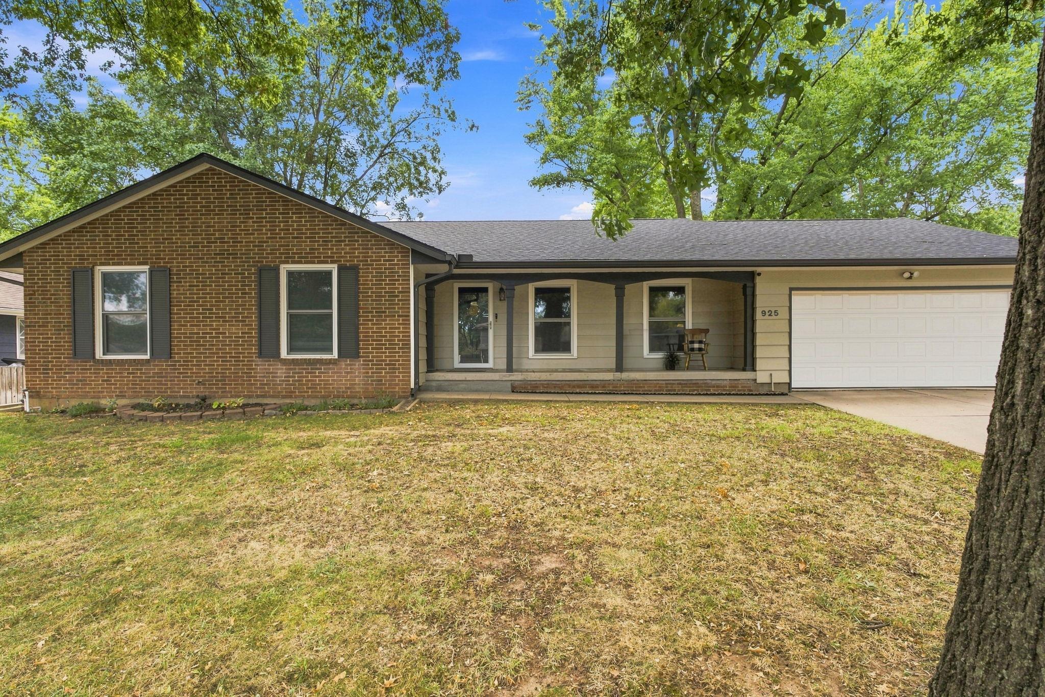 925 E Wedgewood Dr — photo